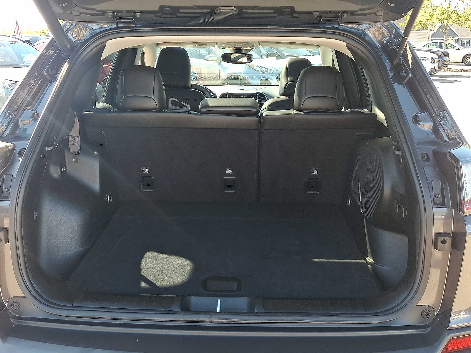 Thumbnail: 2022 Jeep Cherokee - 25