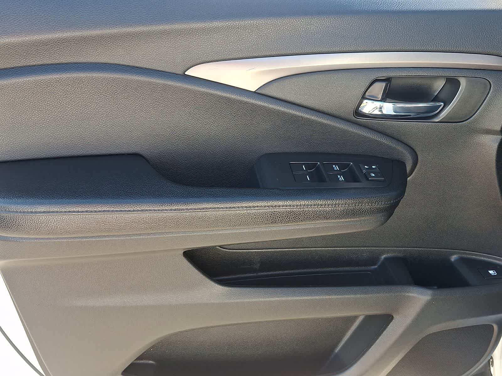 Thumbnail: 2018 Honda Pilot - 13