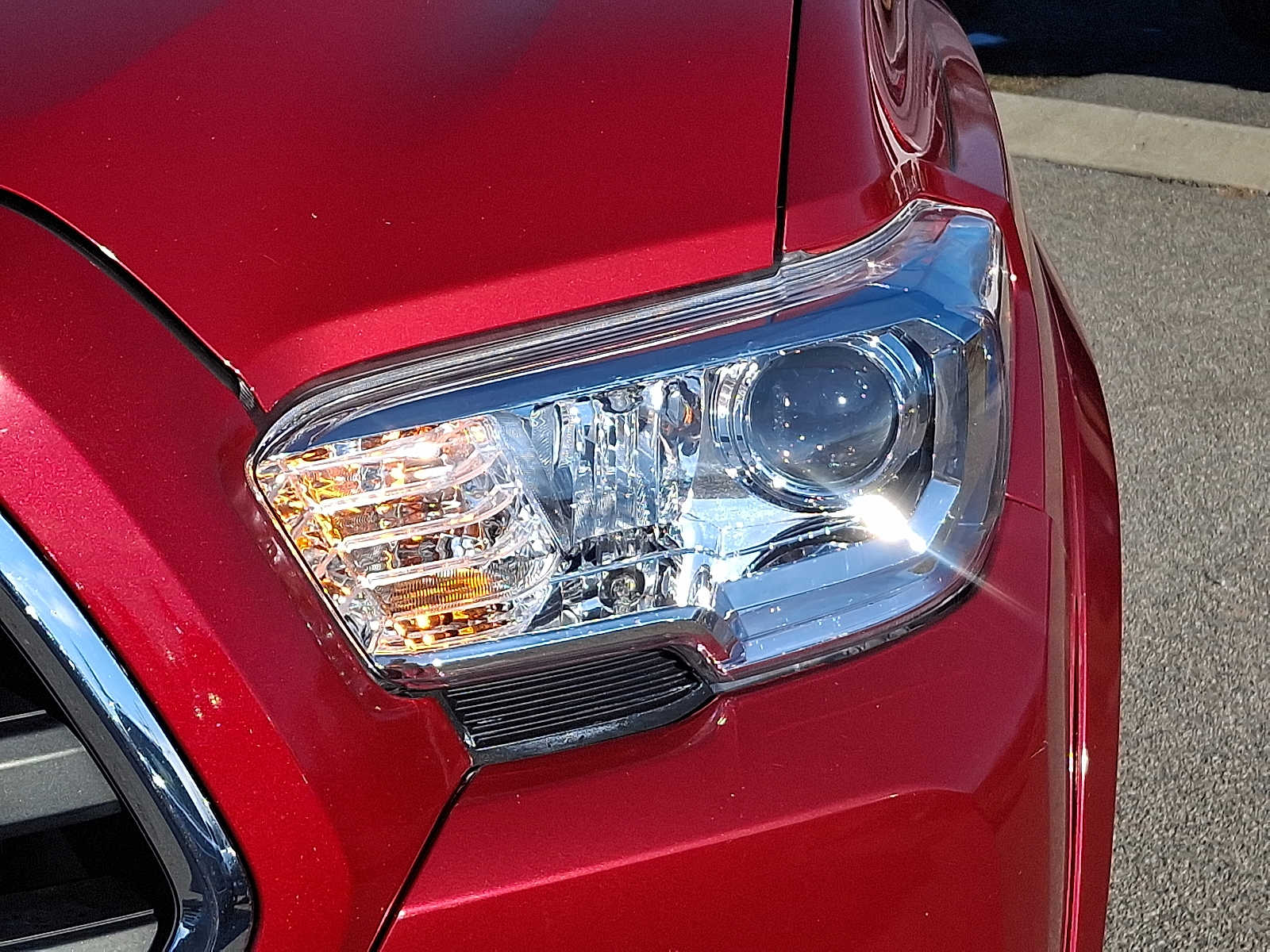 Thumbnail: 2017 Toyota Tacoma - 12