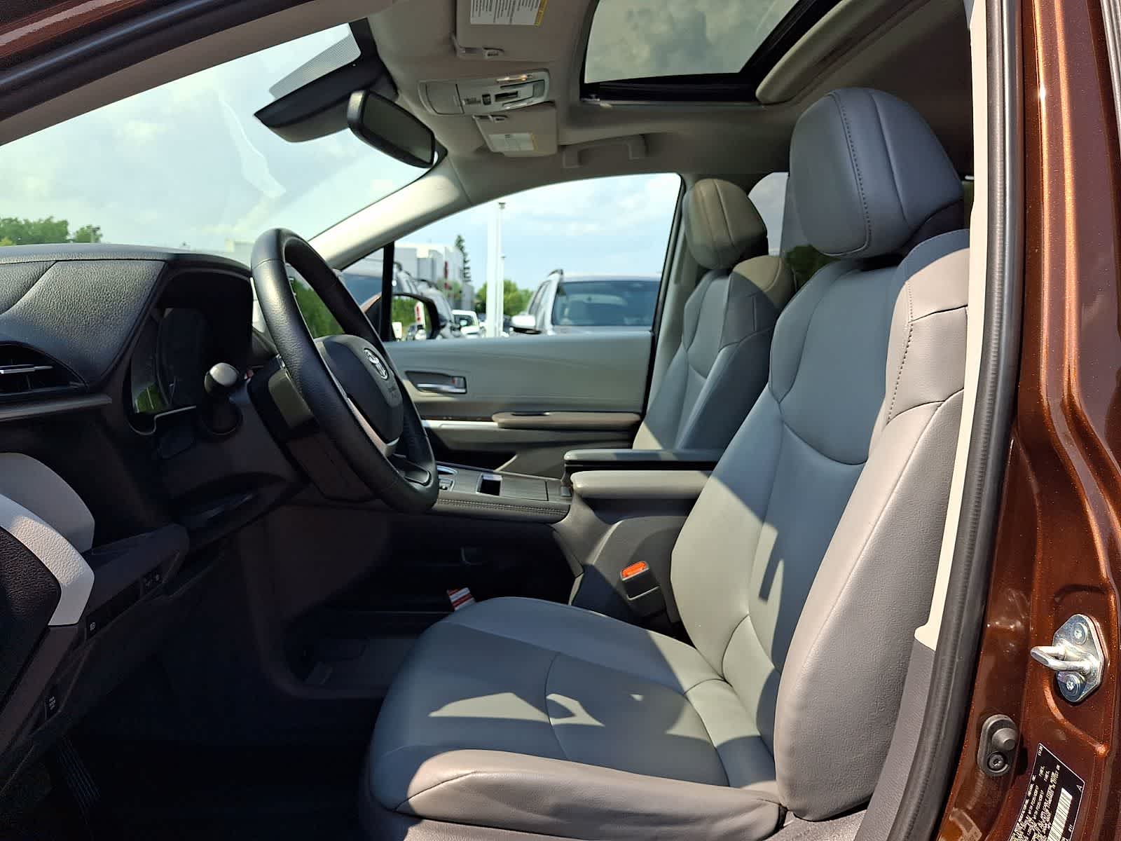 Thumbnail: 2021 Toyota Sienna - 17