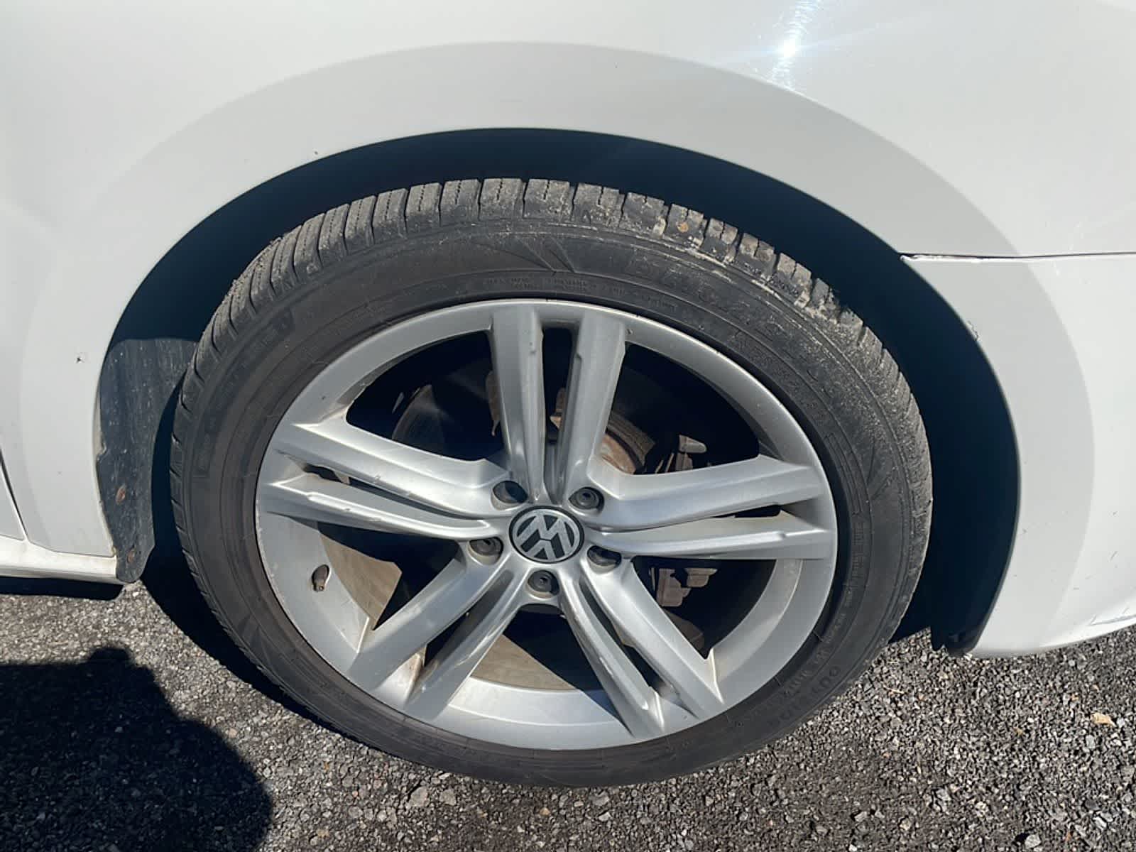 Thumbnail: 2014 Volkswagen Passat - 21
