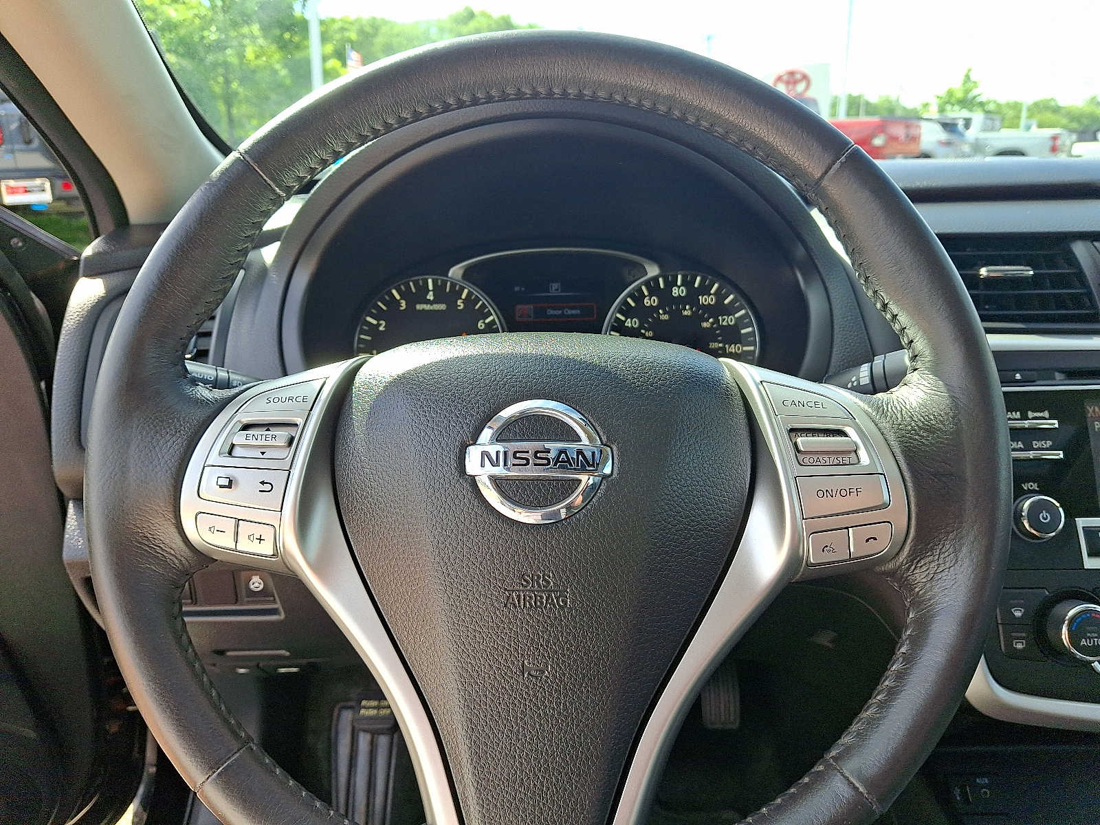 Thumbnail: 2016 Nissan Altima - 18