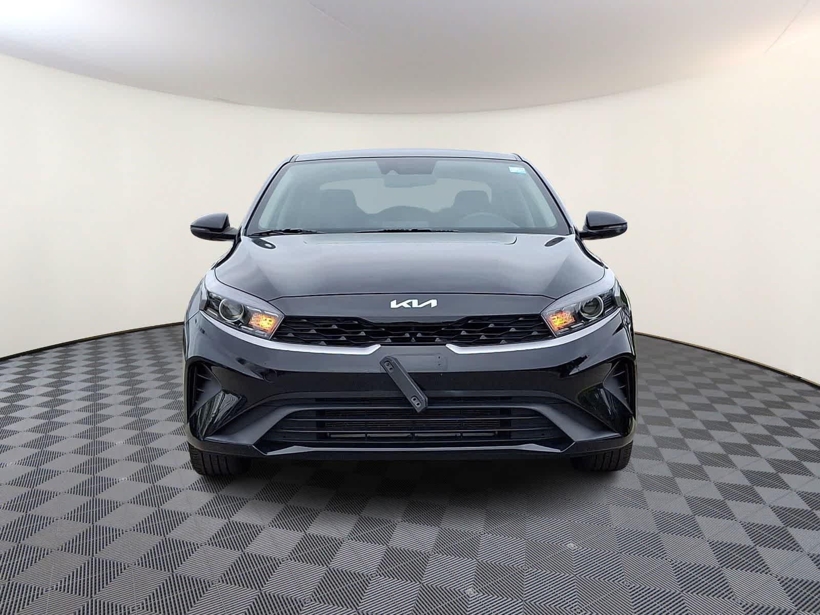 Thumbnail: 2023 Kia Forte - 3