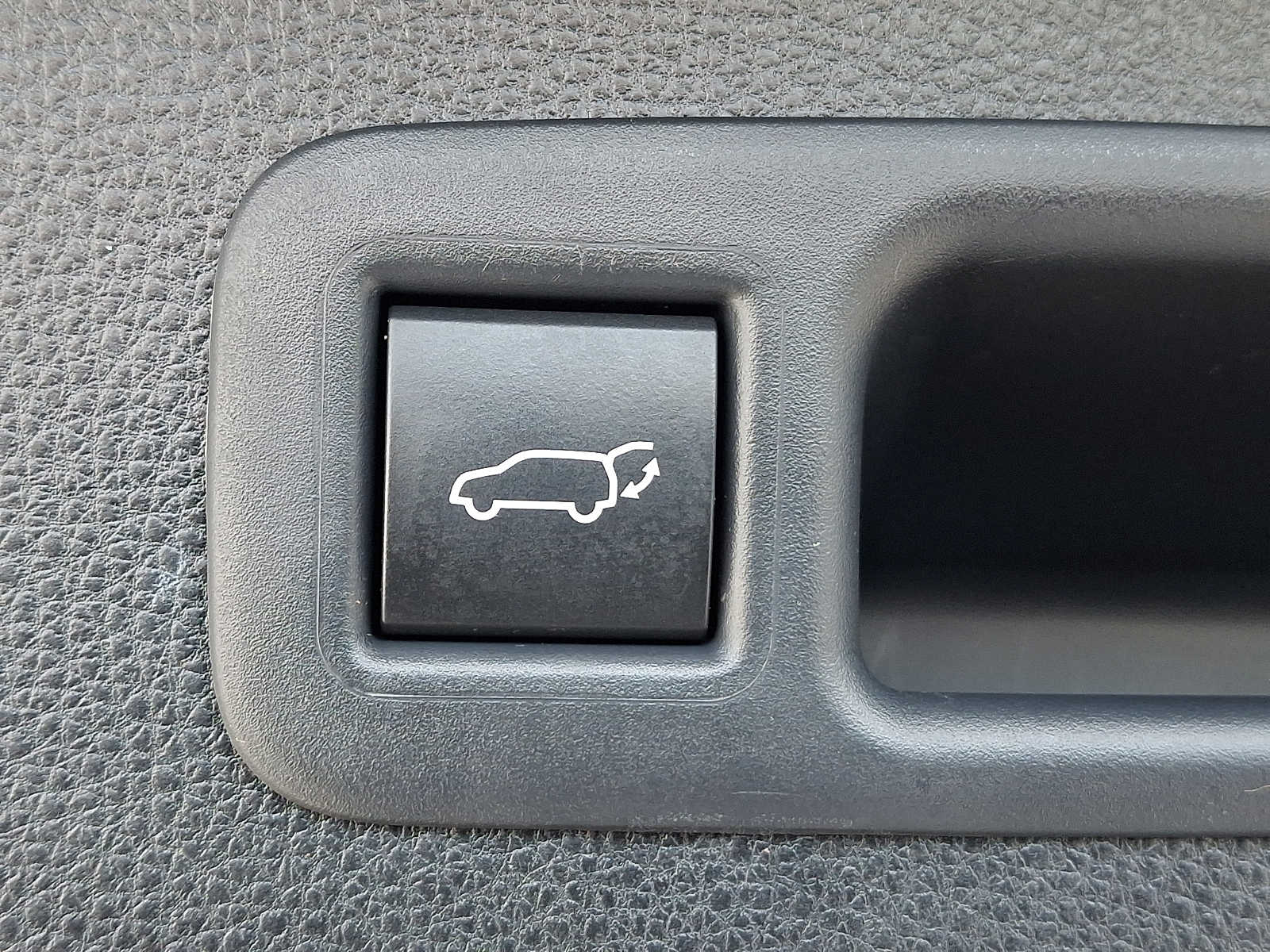 Thumbnail: 2022 Toyota Highlander - 34