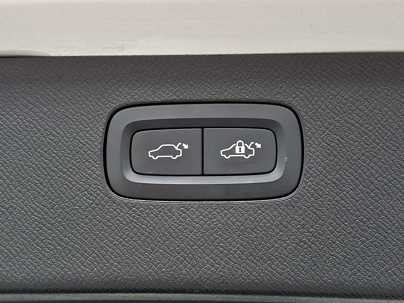 Thumbnail: 2022 Volvo XC90 - 29