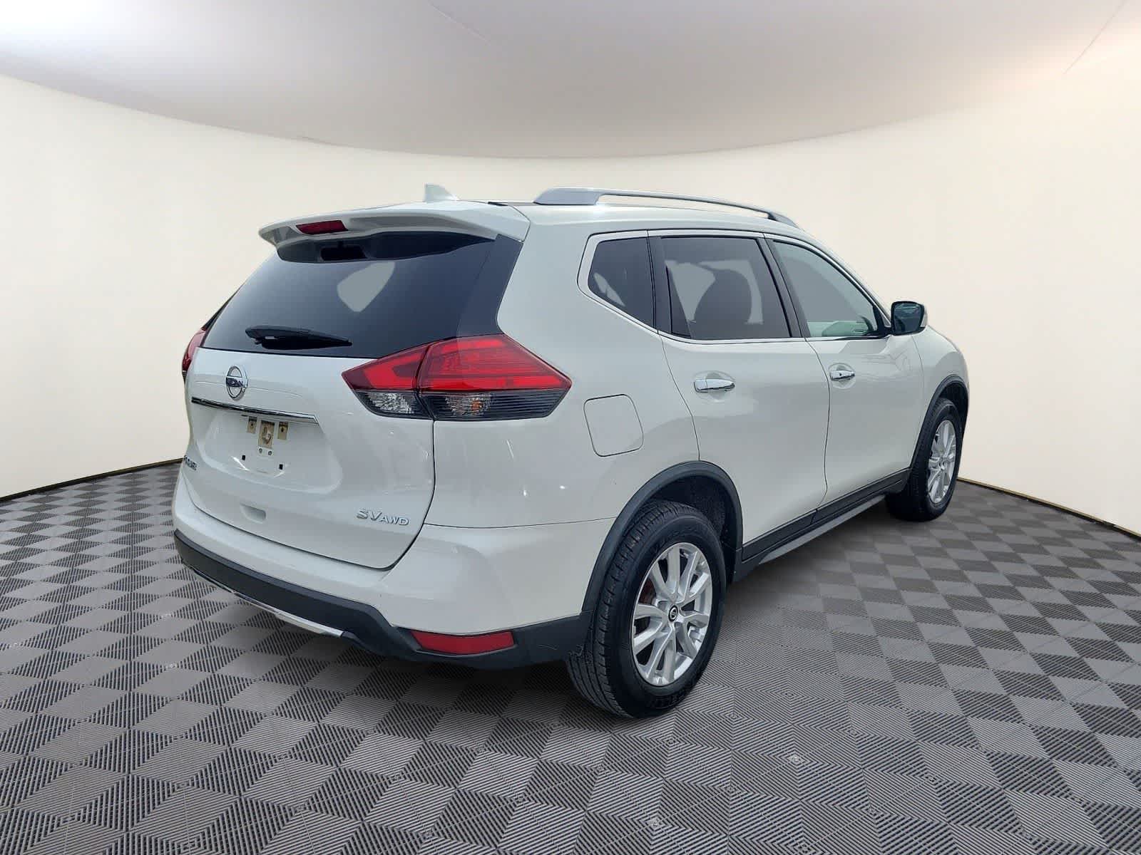 Thumbnail: 2017 Nissan Rogue - 5