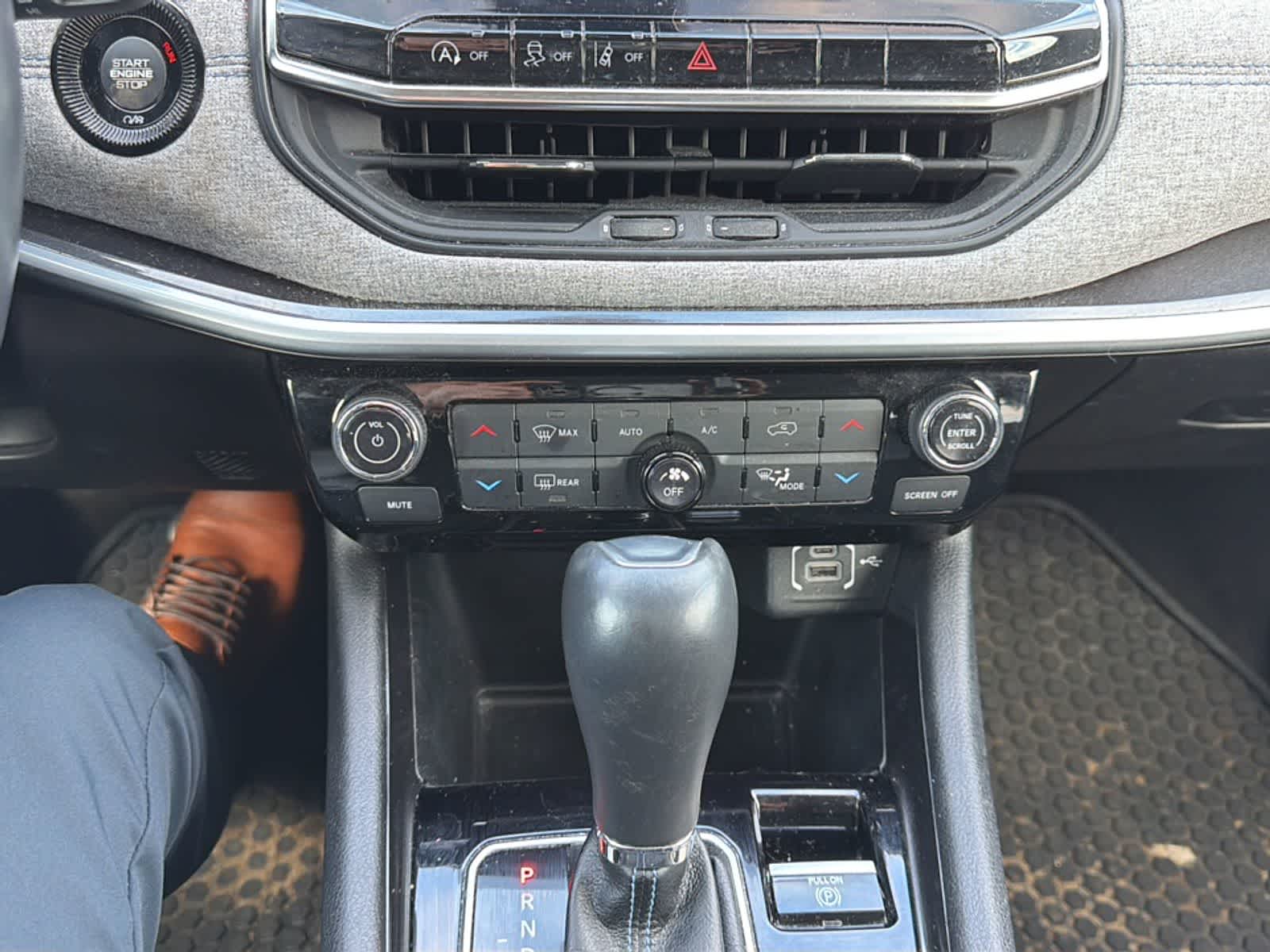 Thumbnail: 2022 Jeep Compass - 15