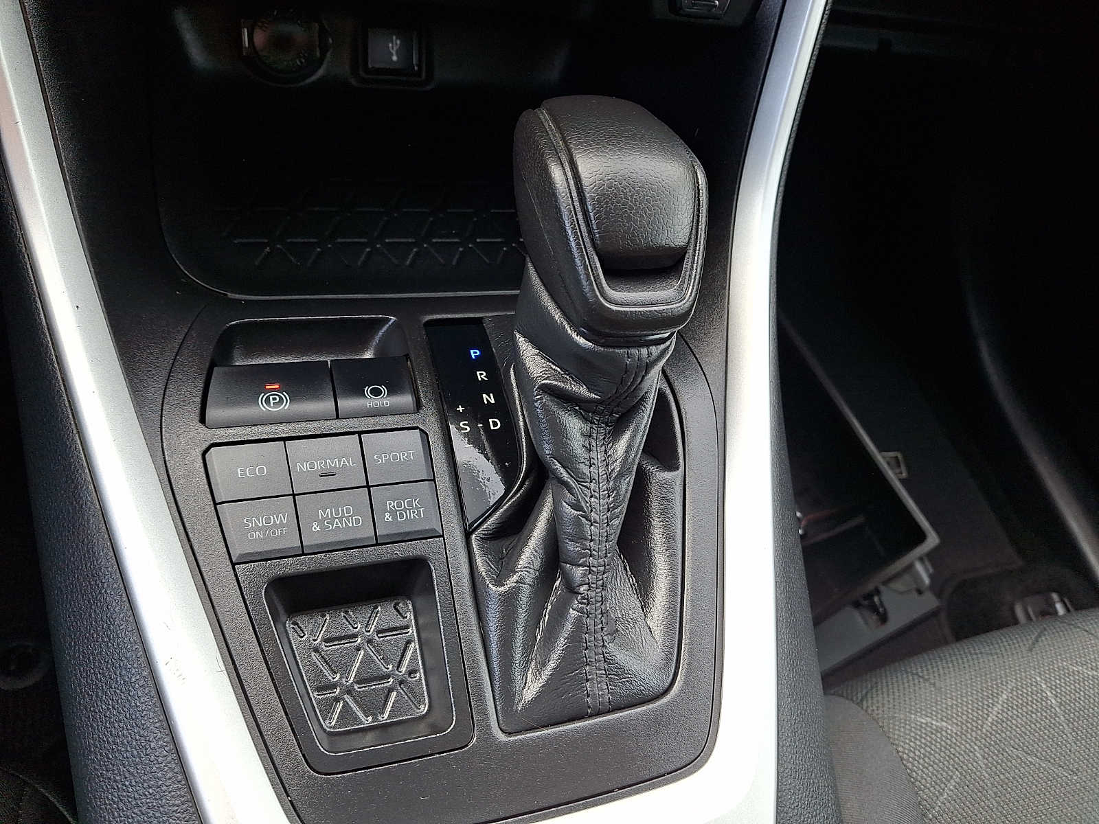 Thumbnail: 2021 Toyota RAV4 - 17