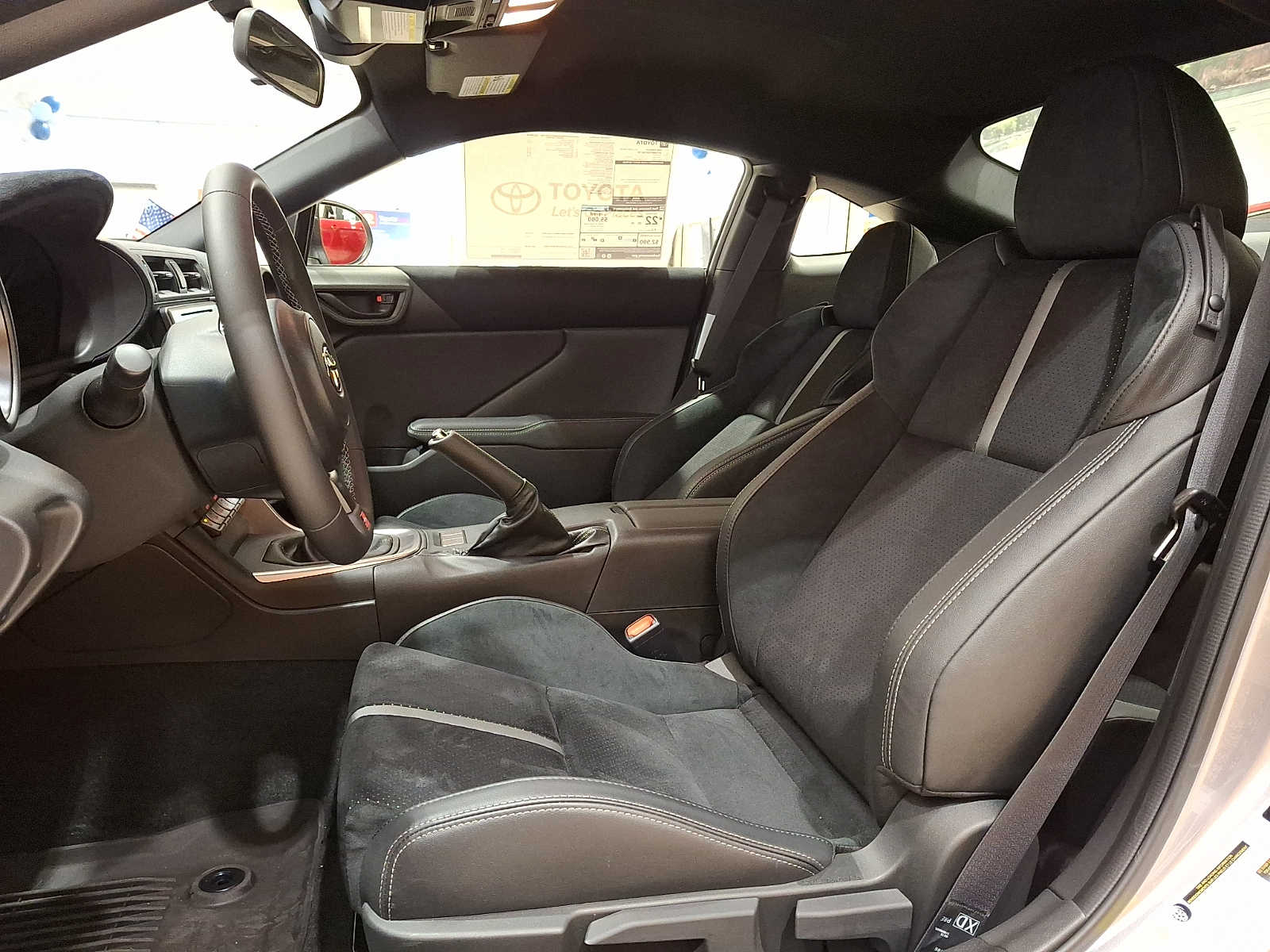 Thumbnail: 2025 Toyota GR86 - 10