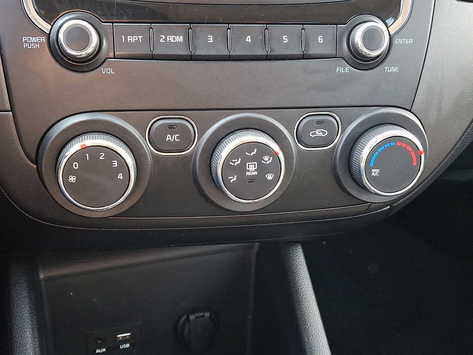 Thumbnail: 2017 Kia Forte - 16