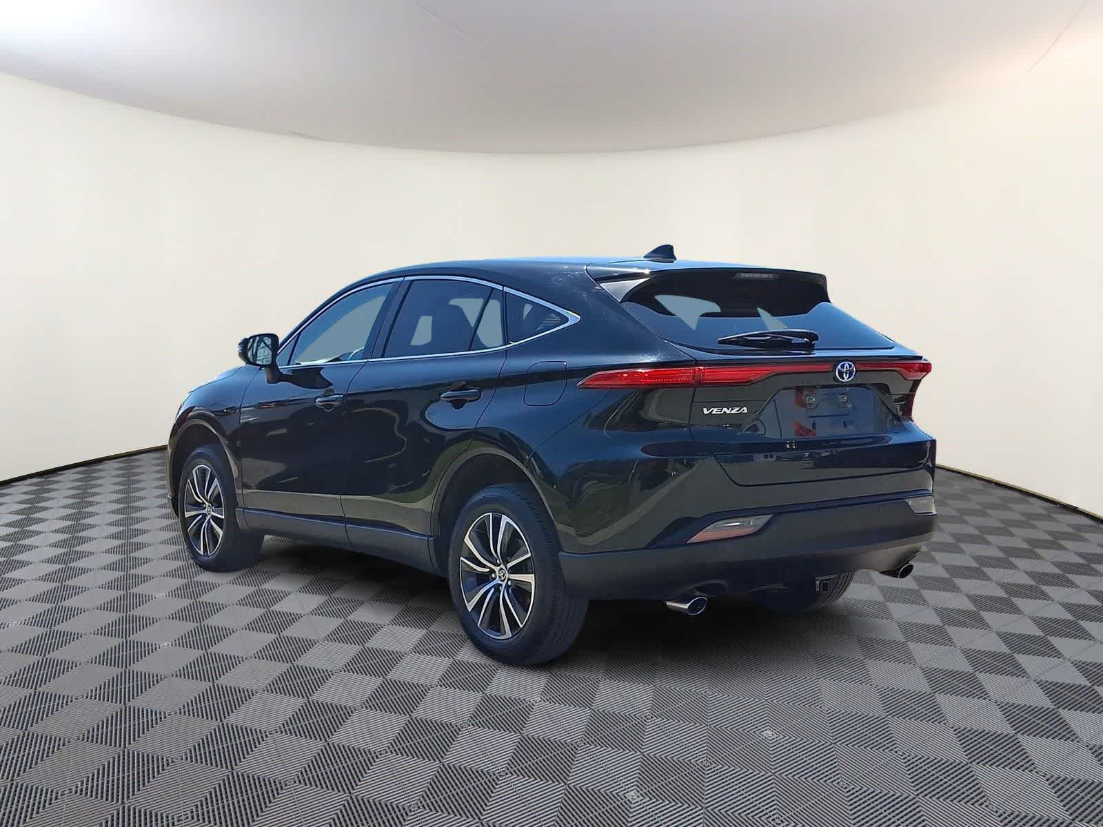 Thumbnail: 2023 Toyota Venza - 9