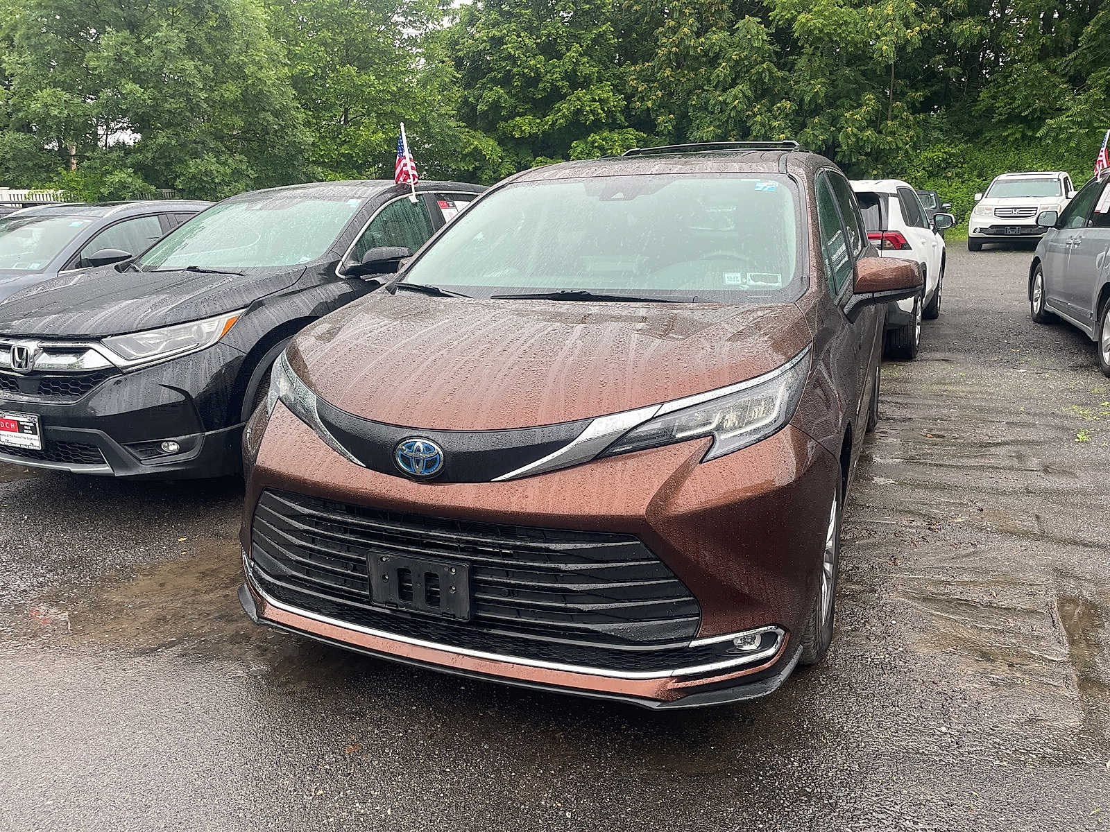 2022 Toyota Sienna XLE Hero Image