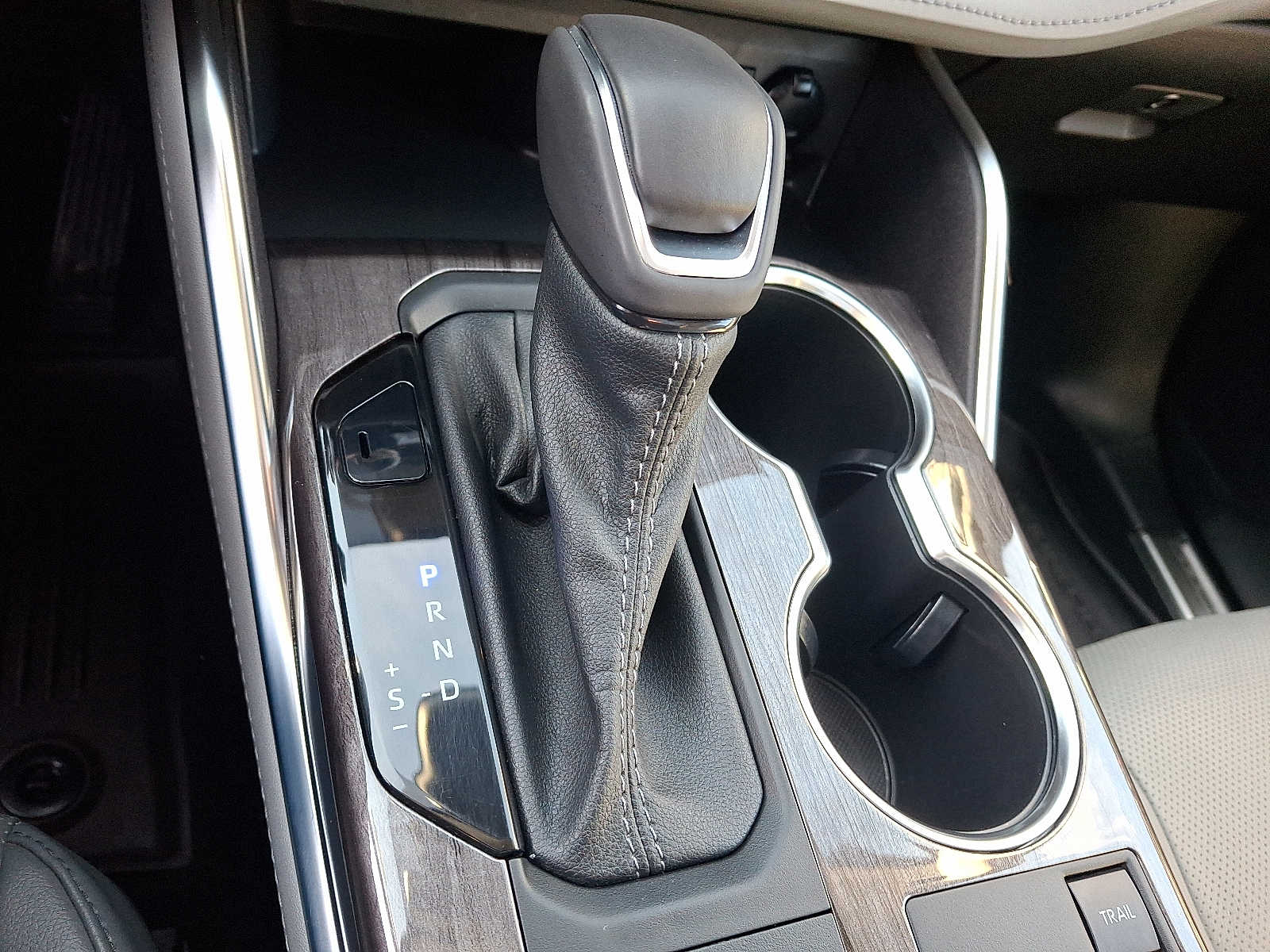 Thumbnail: 2023 Toyota Highlander - 16