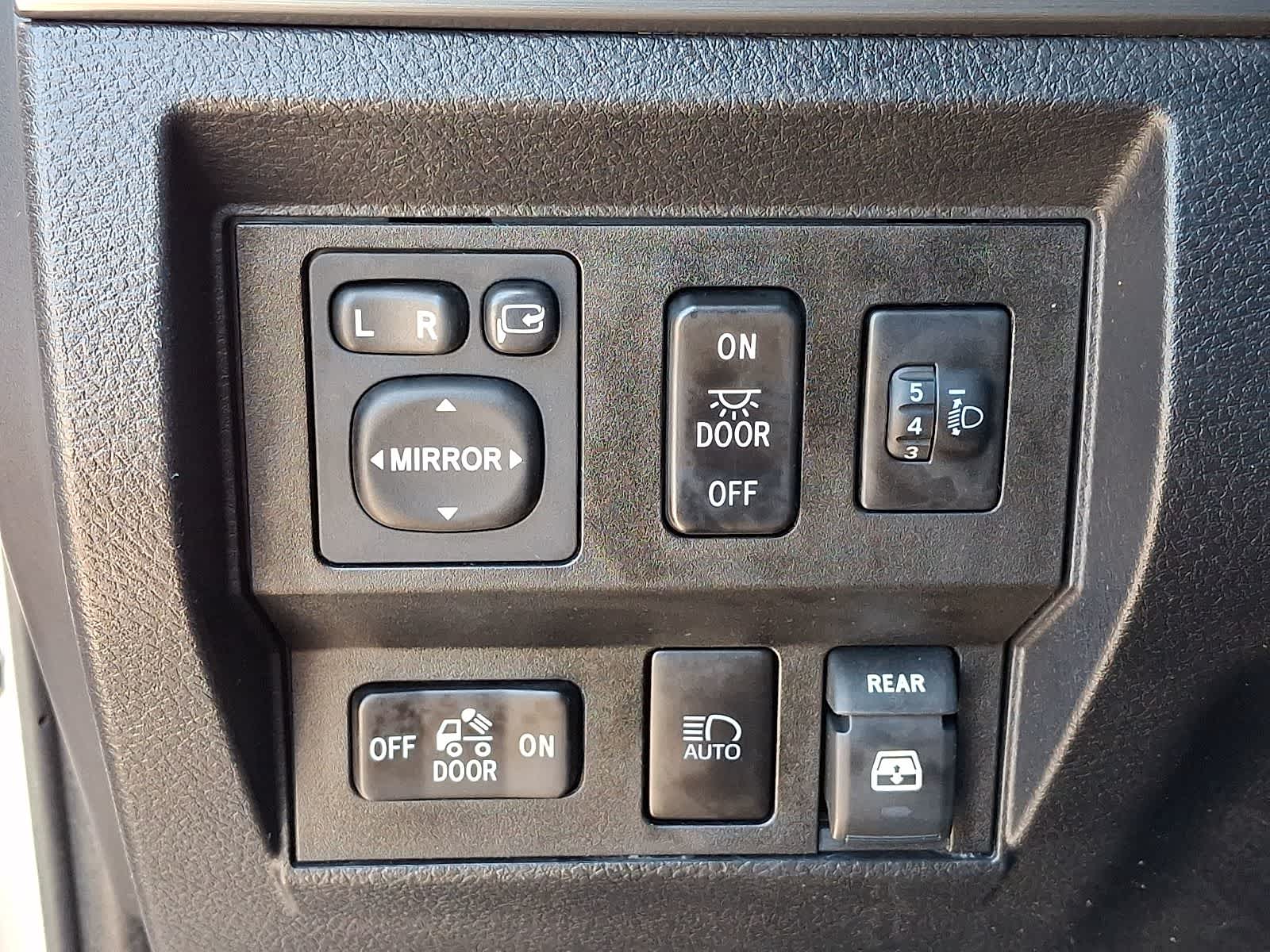 Thumbnail: 2019 Toyota Tundra - 32