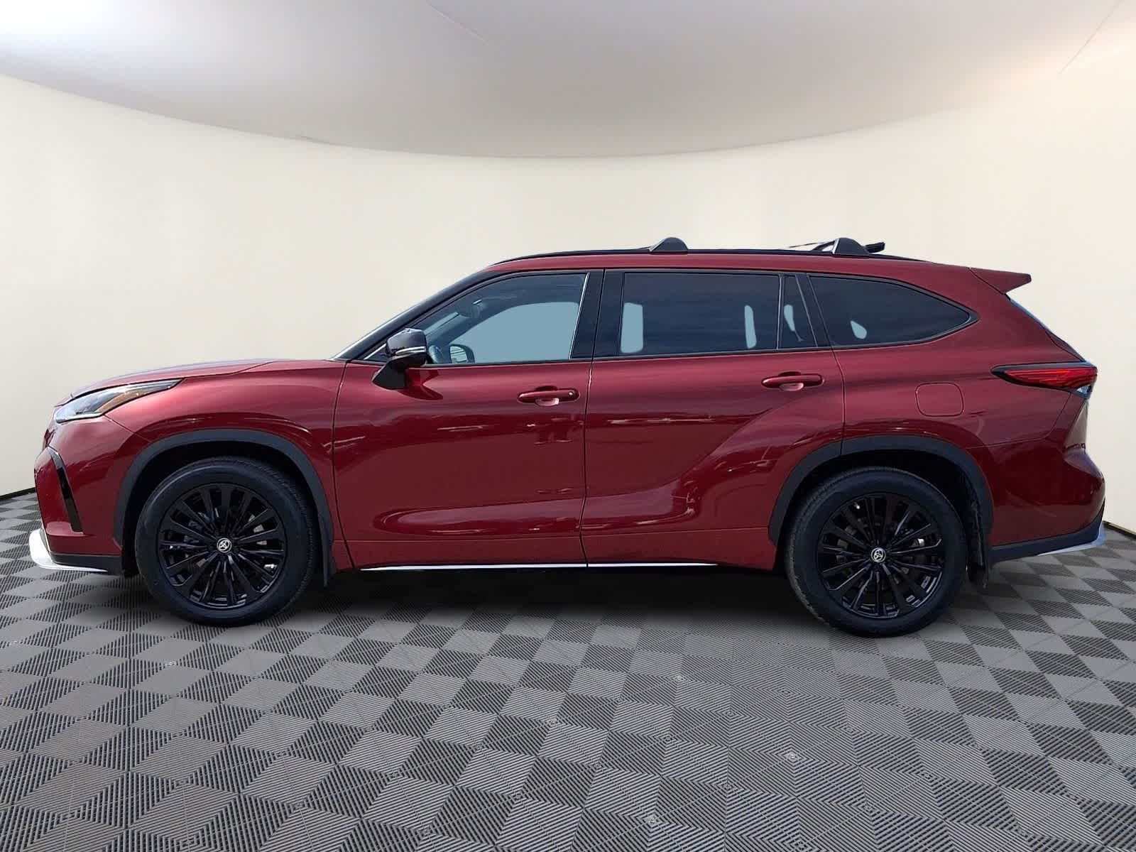 Thumbnail: 2023 Toyota Highlander - 9