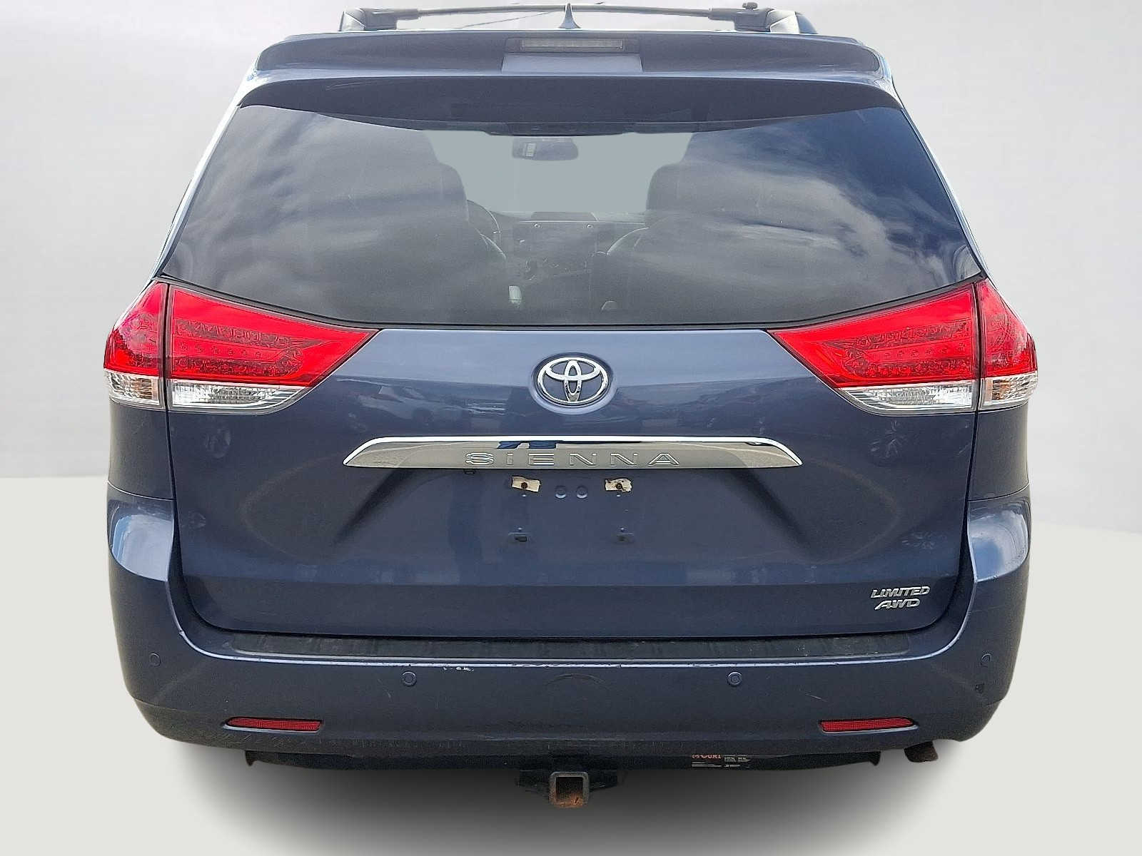 Thumbnail: 2013 Toyota Sienna - 6