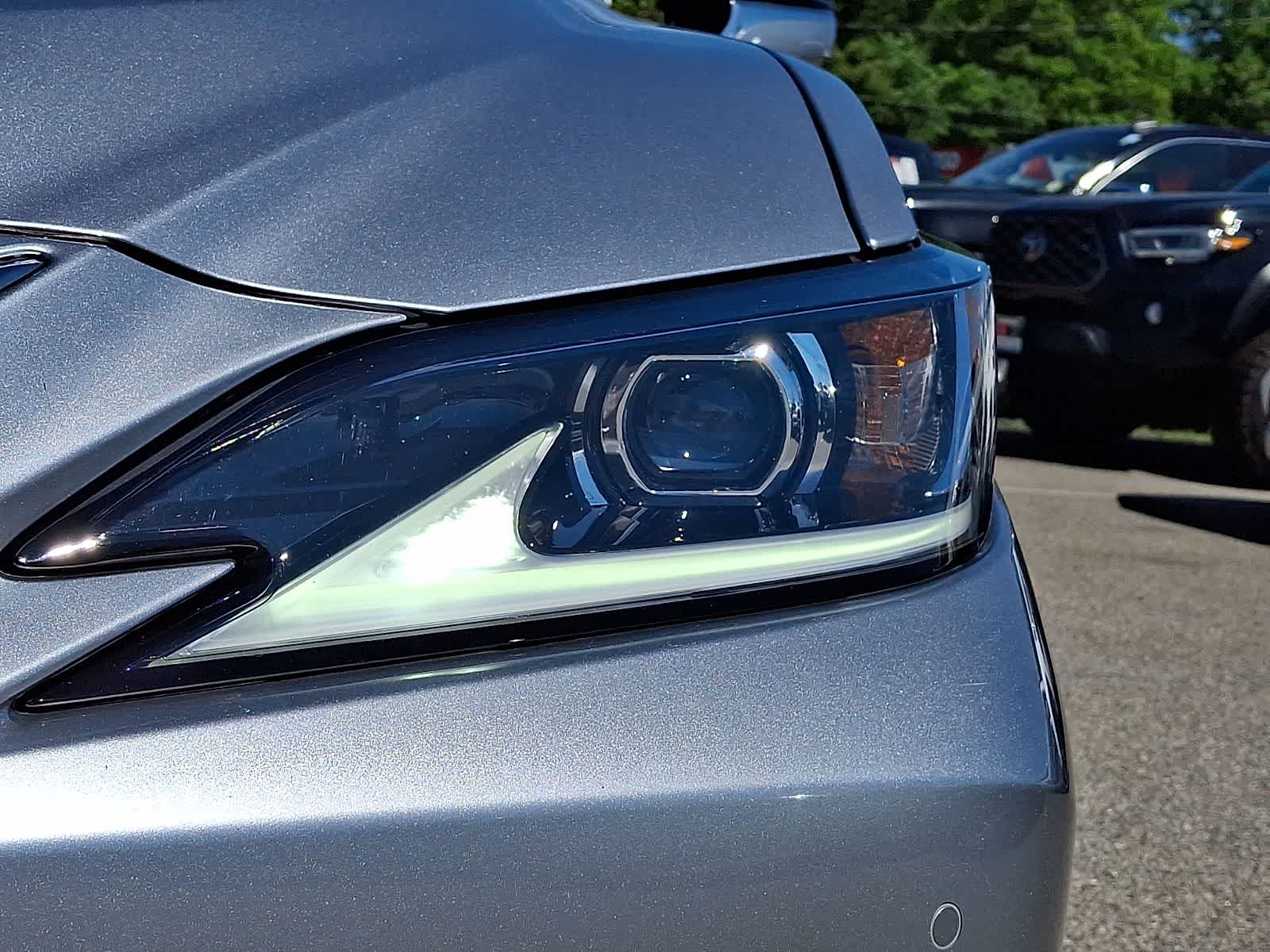 Thumbnail: 2024 Lexus ES - 10