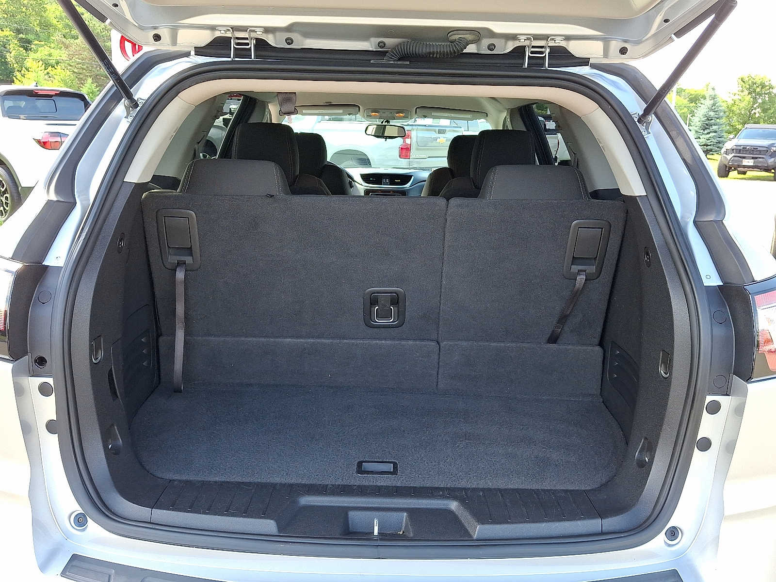 Thumbnail: 2015 Chevrolet Traverse - 28