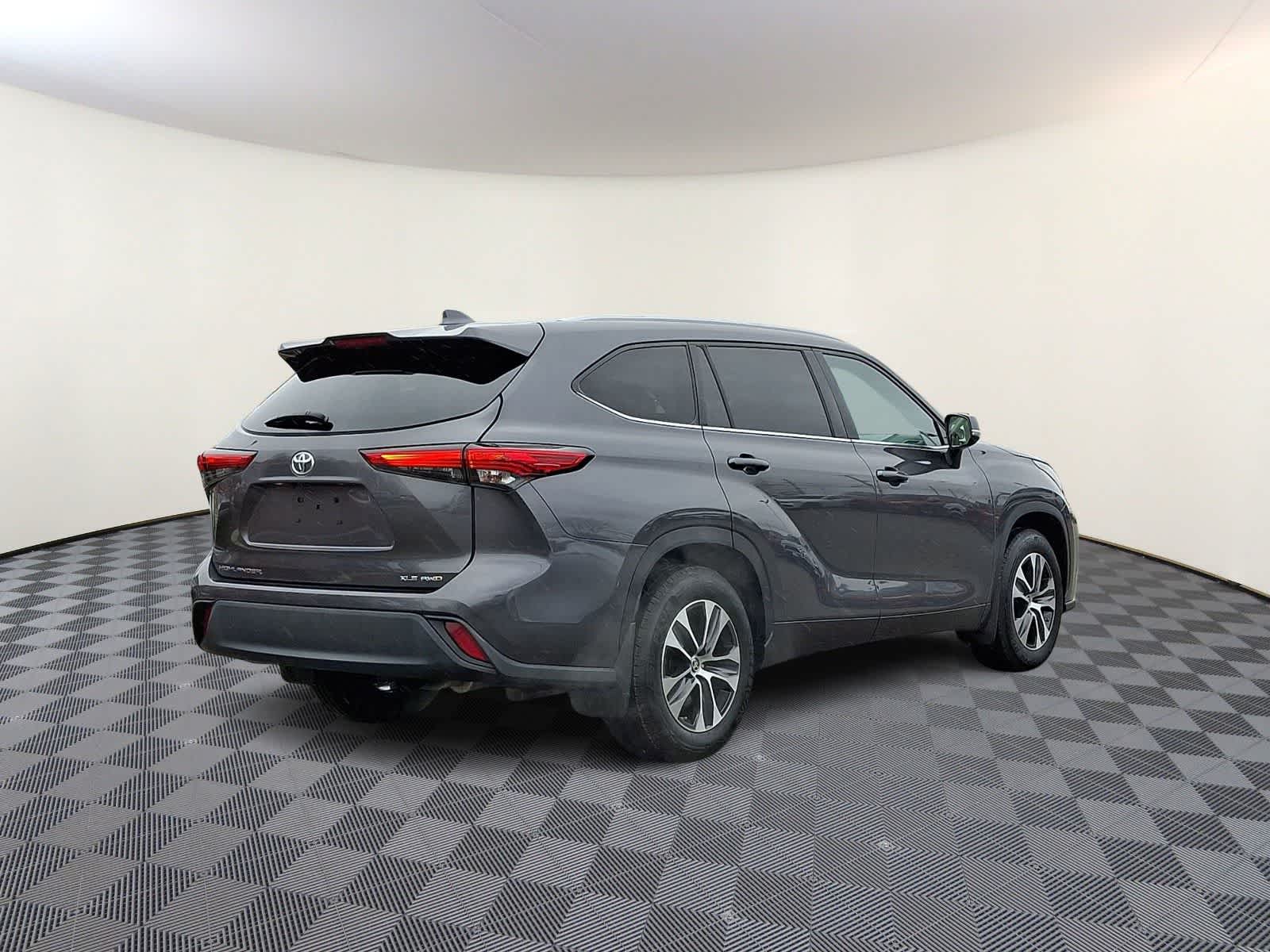 Thumbnail: 2022 Toyota Highlander - 6