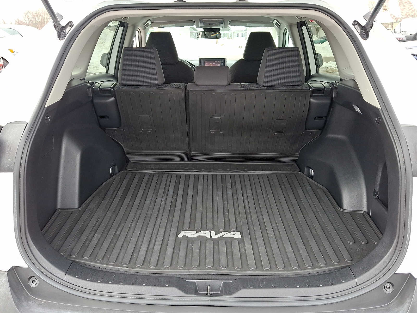 Thumbnail: 2021 Toyota RAV4 - 31