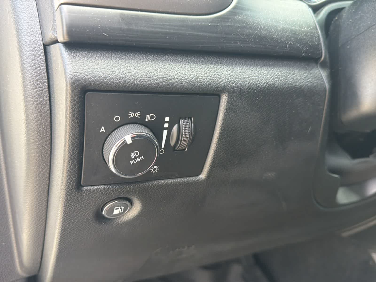 Thumbnail: 2021 Jeep Grand Cherokee - 9