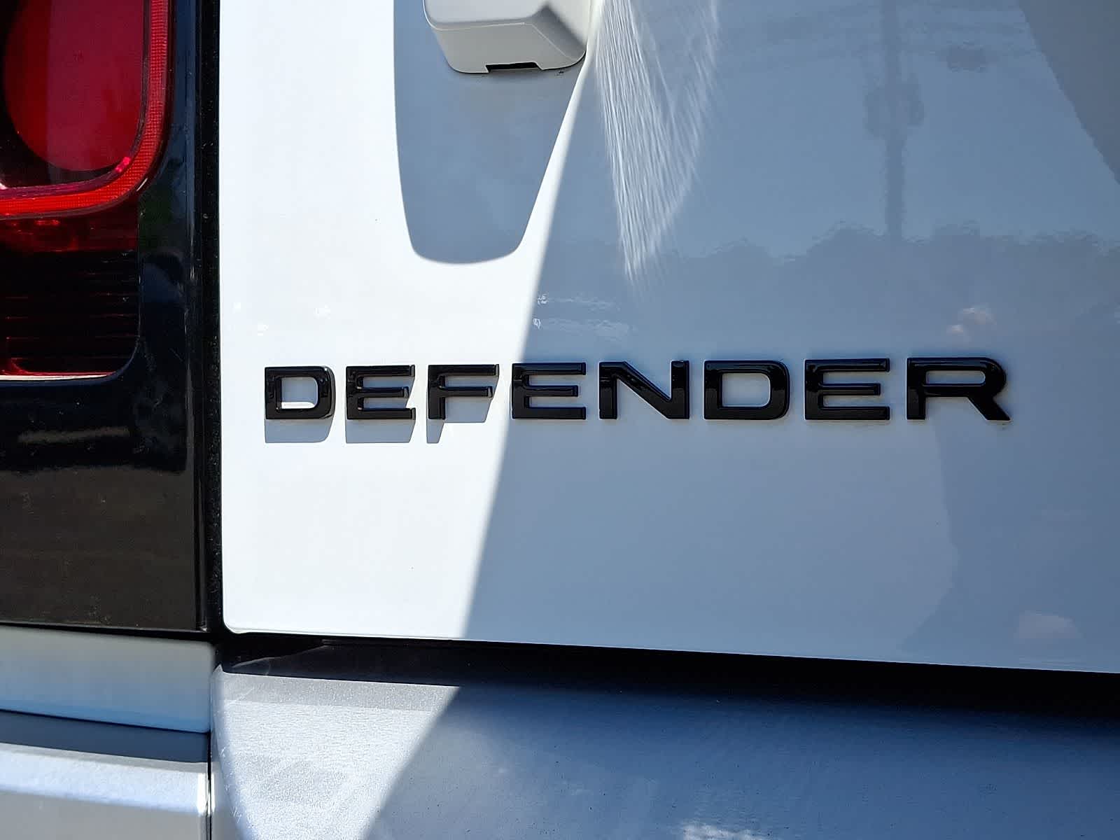 Thumbnail: 2022 Land Rover Defender - 31