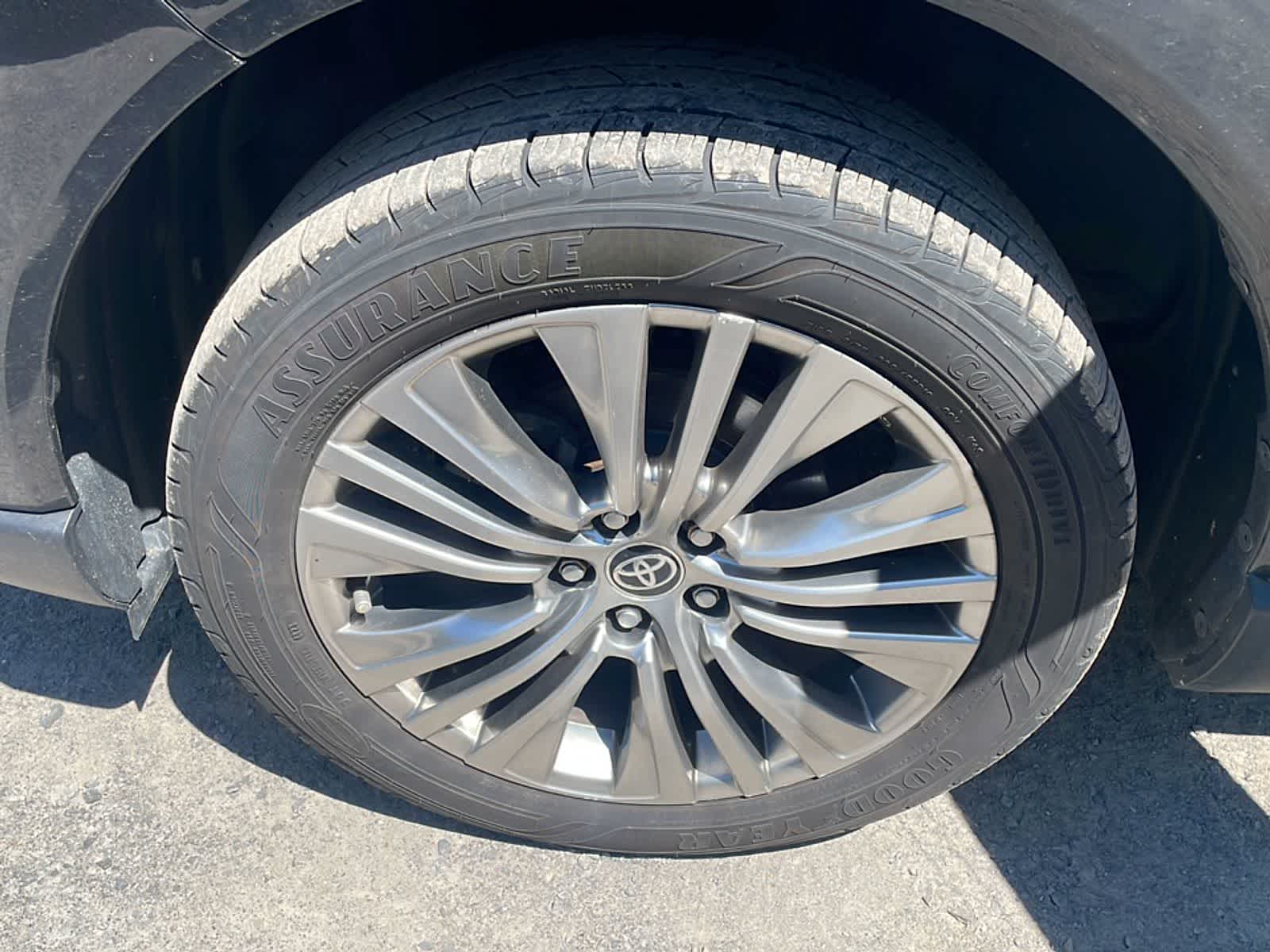 Thumbnail: 2021 Toyota Venza - 24