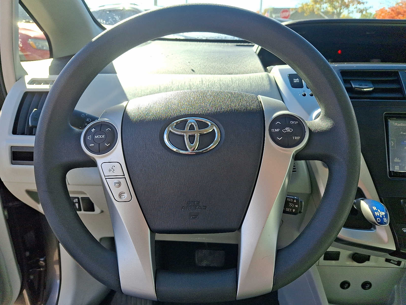 Thumbnail: 2013 Toyota Prius v - 17