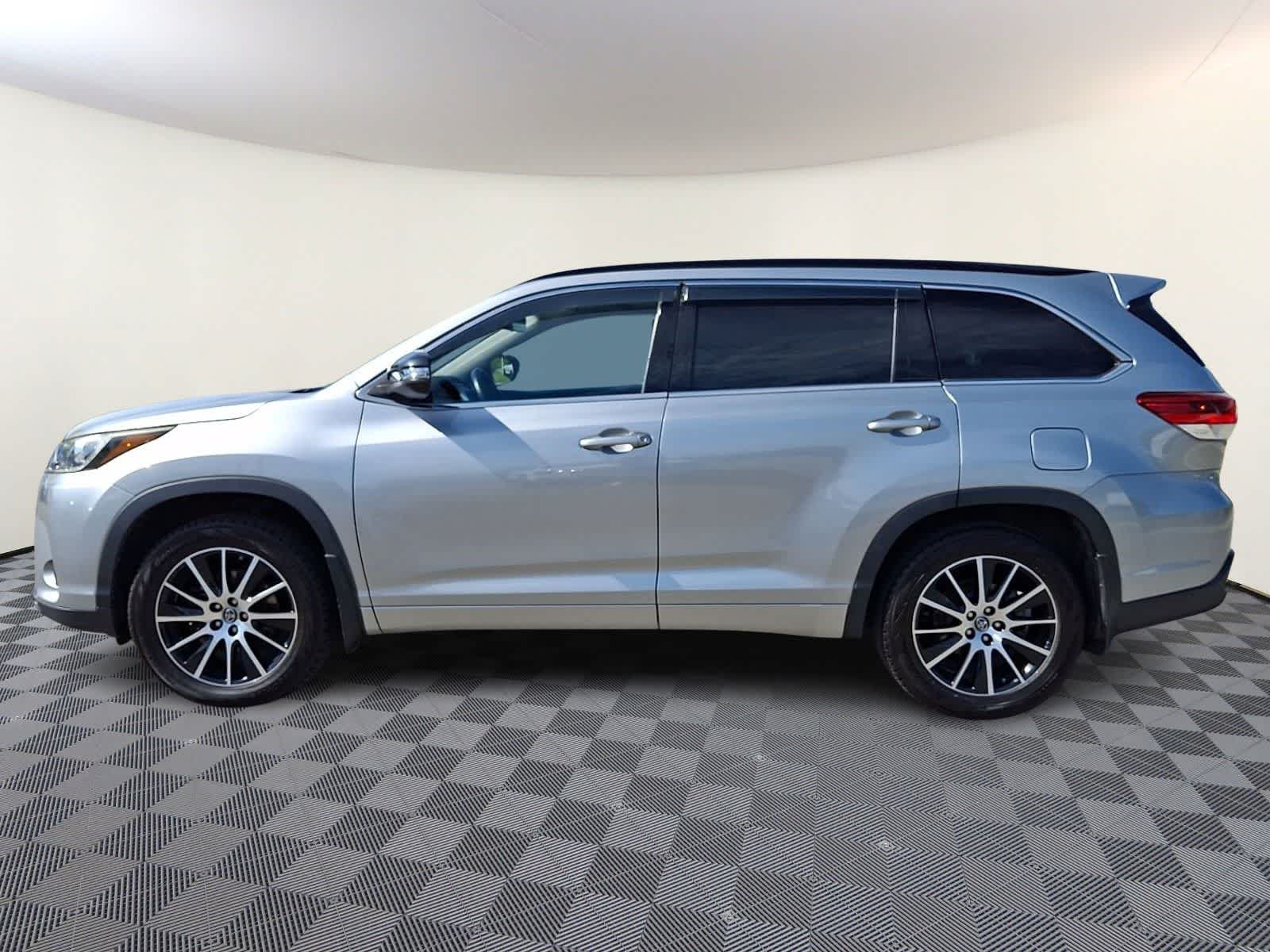 Thumbnail: 2017 Toyota Highlander - 10