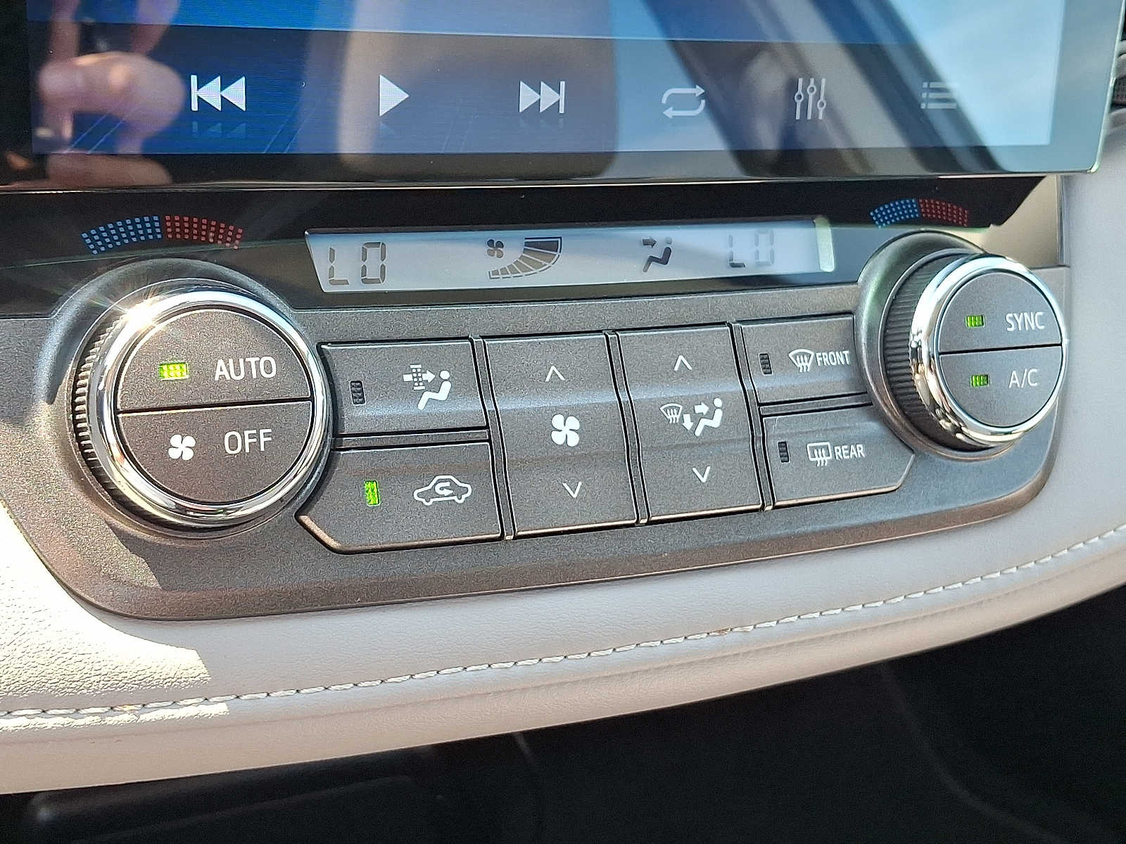 Thumbnail: 2014 Toyota RAV4 - 18