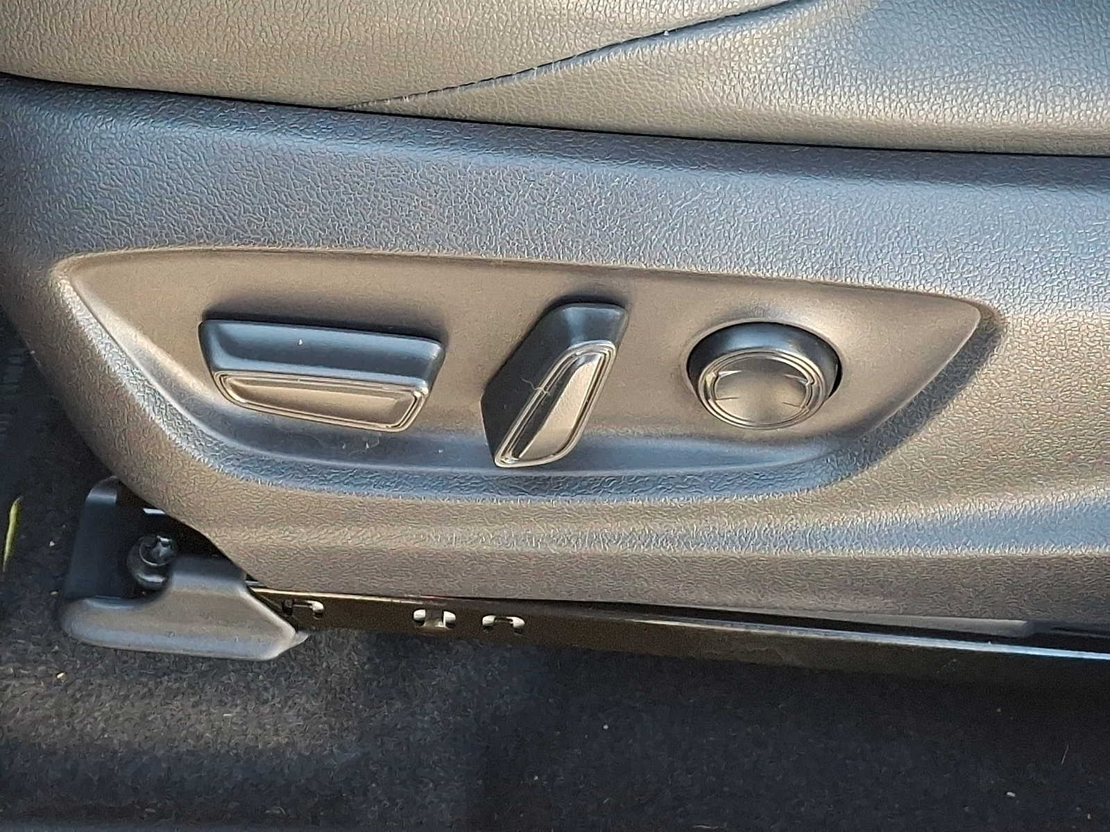 Thumbnail: 2025 Toyota bZ4X - 29