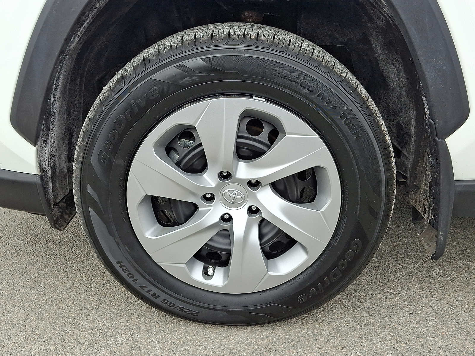 Thumbnail: 2021 Toyota RAV4 - 11