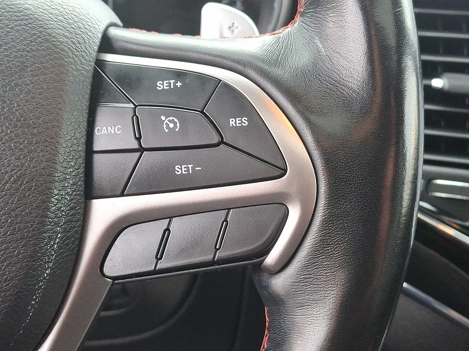 Thumbnail: 2020 Jeep Grand Cherokee - 25