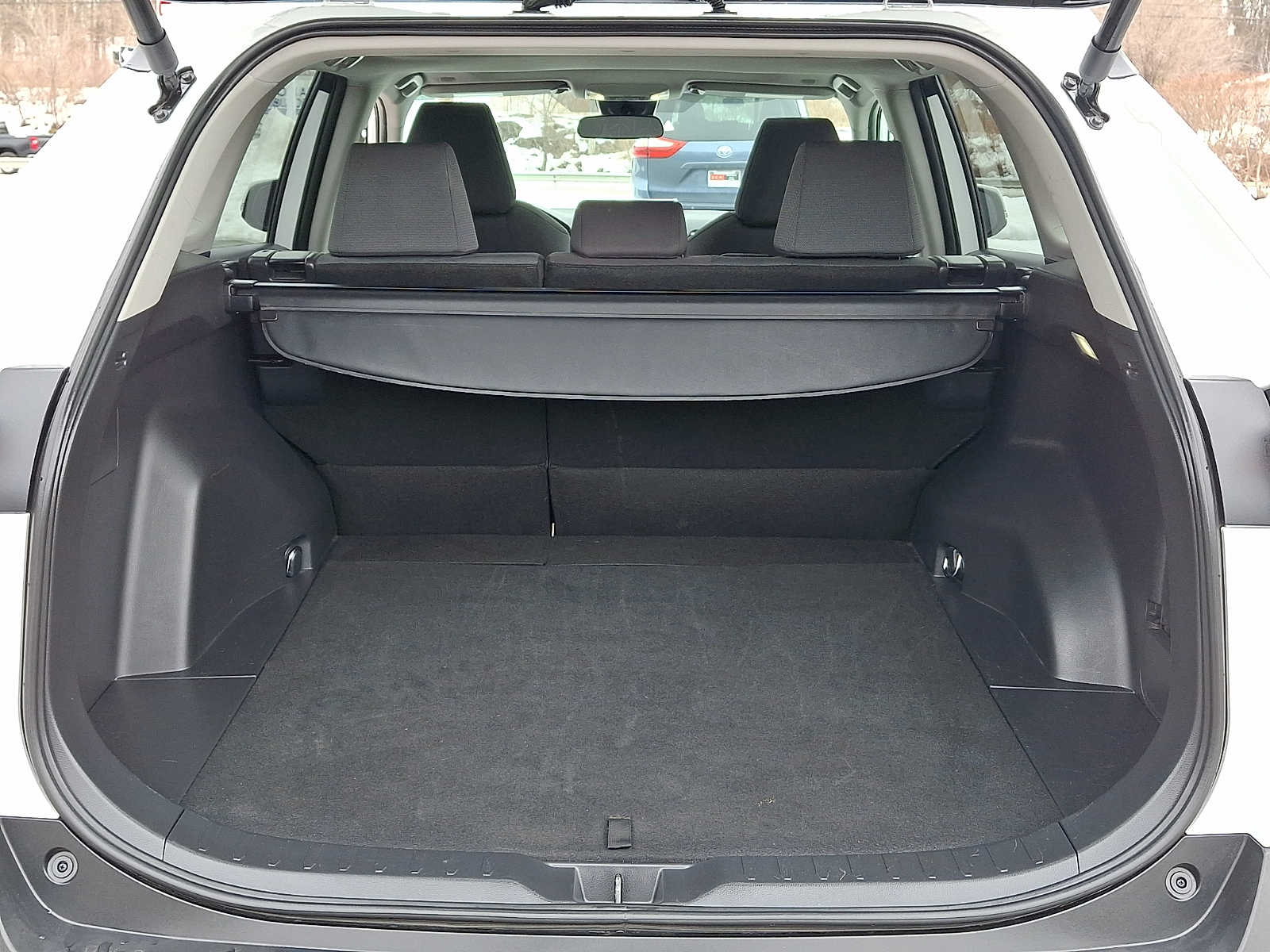 Thumbnail: 2025 Toyota RAV4 - 31