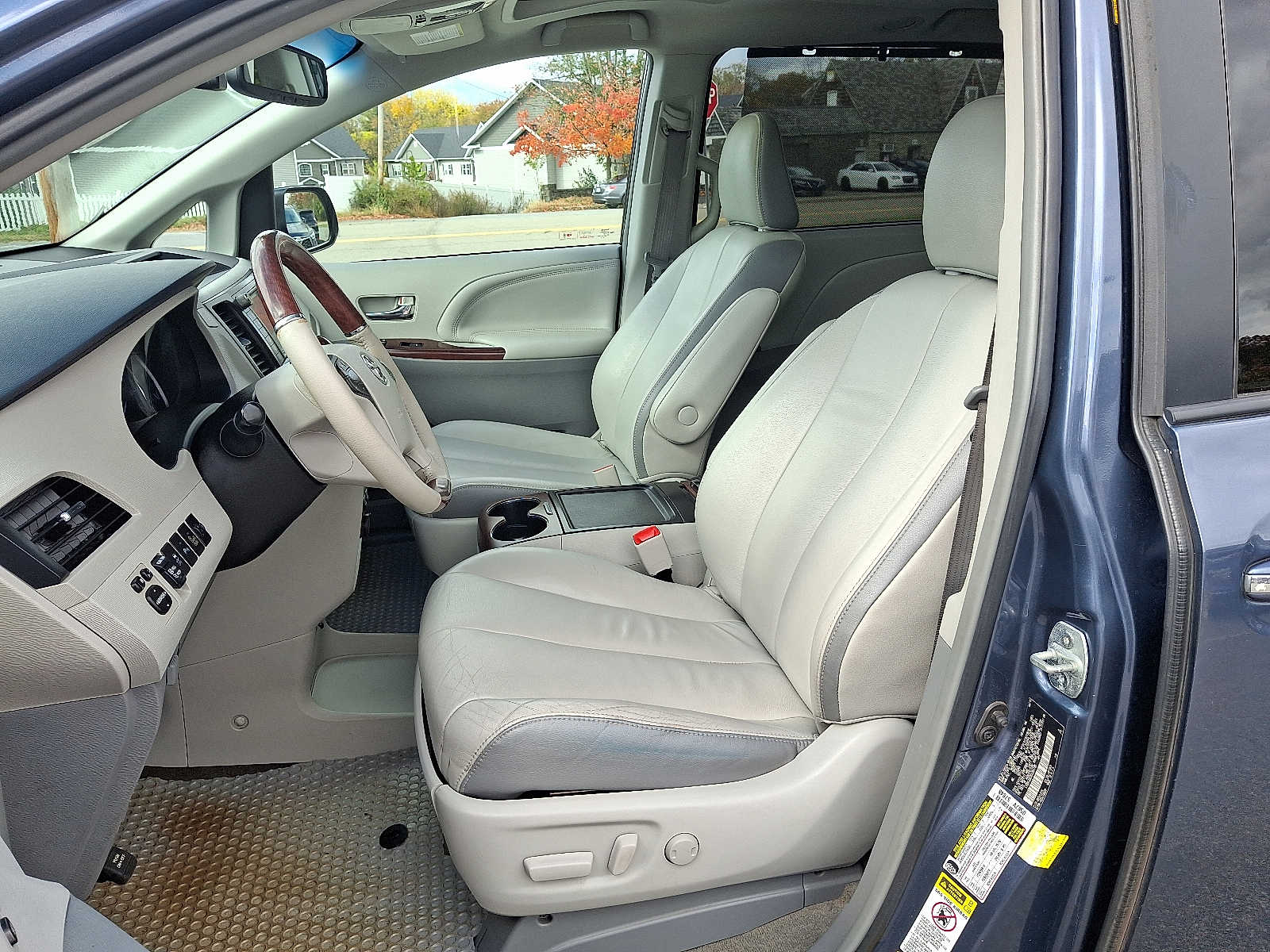 Thumbnail: 2013 Toyota Sienna - 16