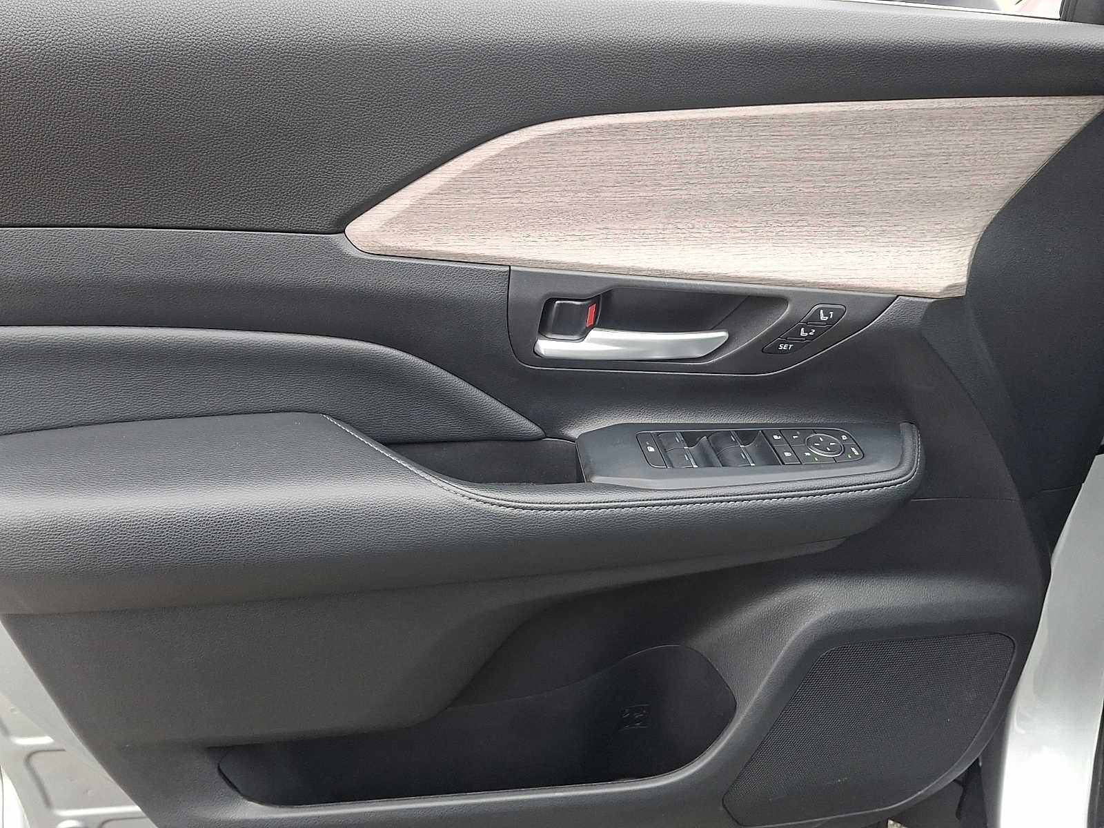 Thumbnail: 2024 Toyota Grand Highlander - 17