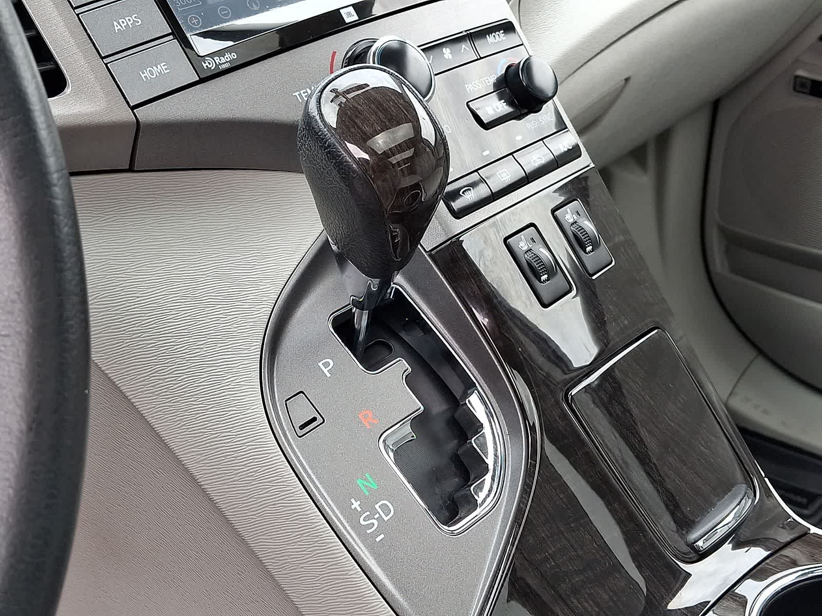 Thumbnail: 2015 Toyota Venza - 18