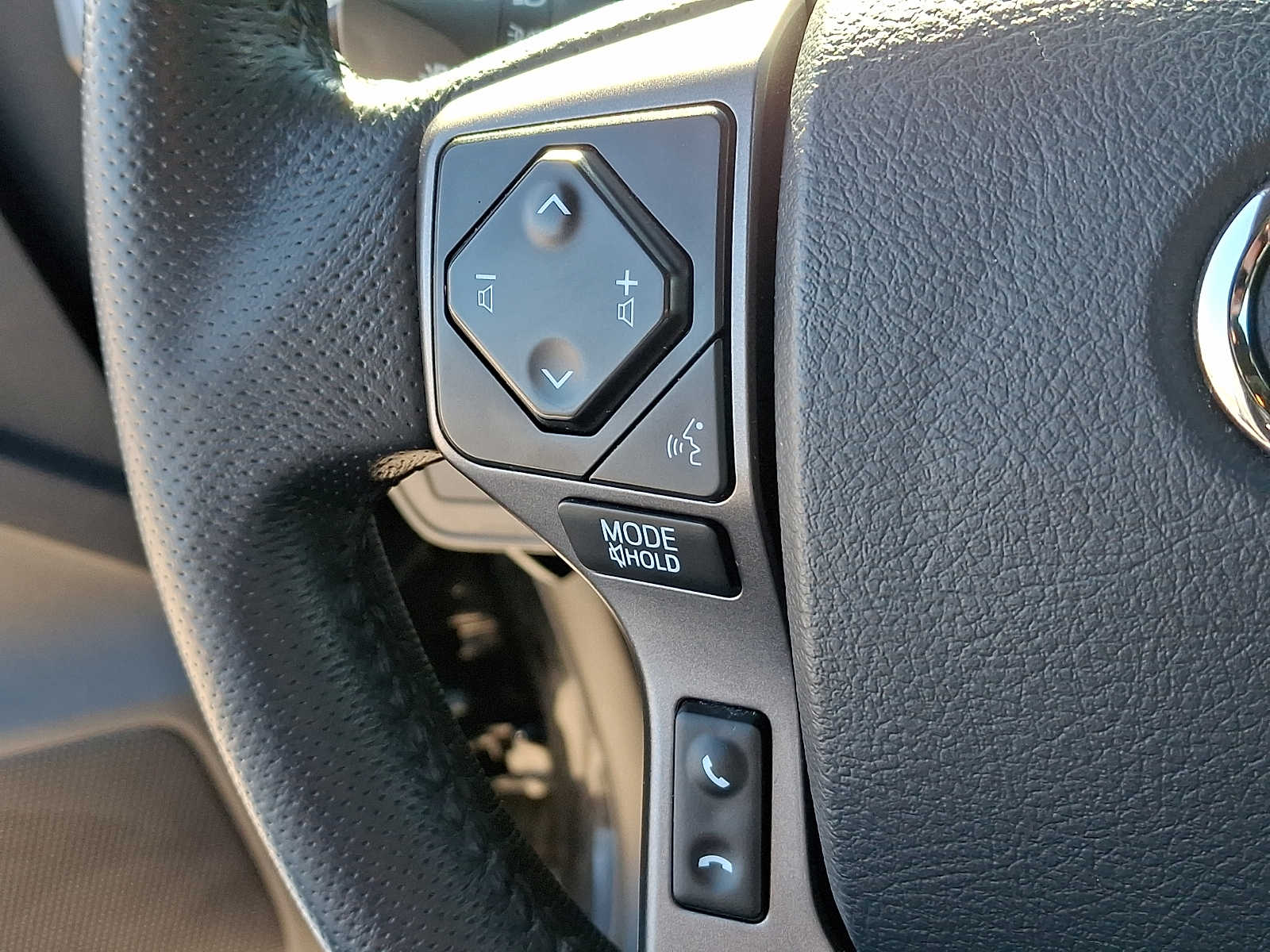 Thumbnail: 2020 Toyota Tacoma - 23