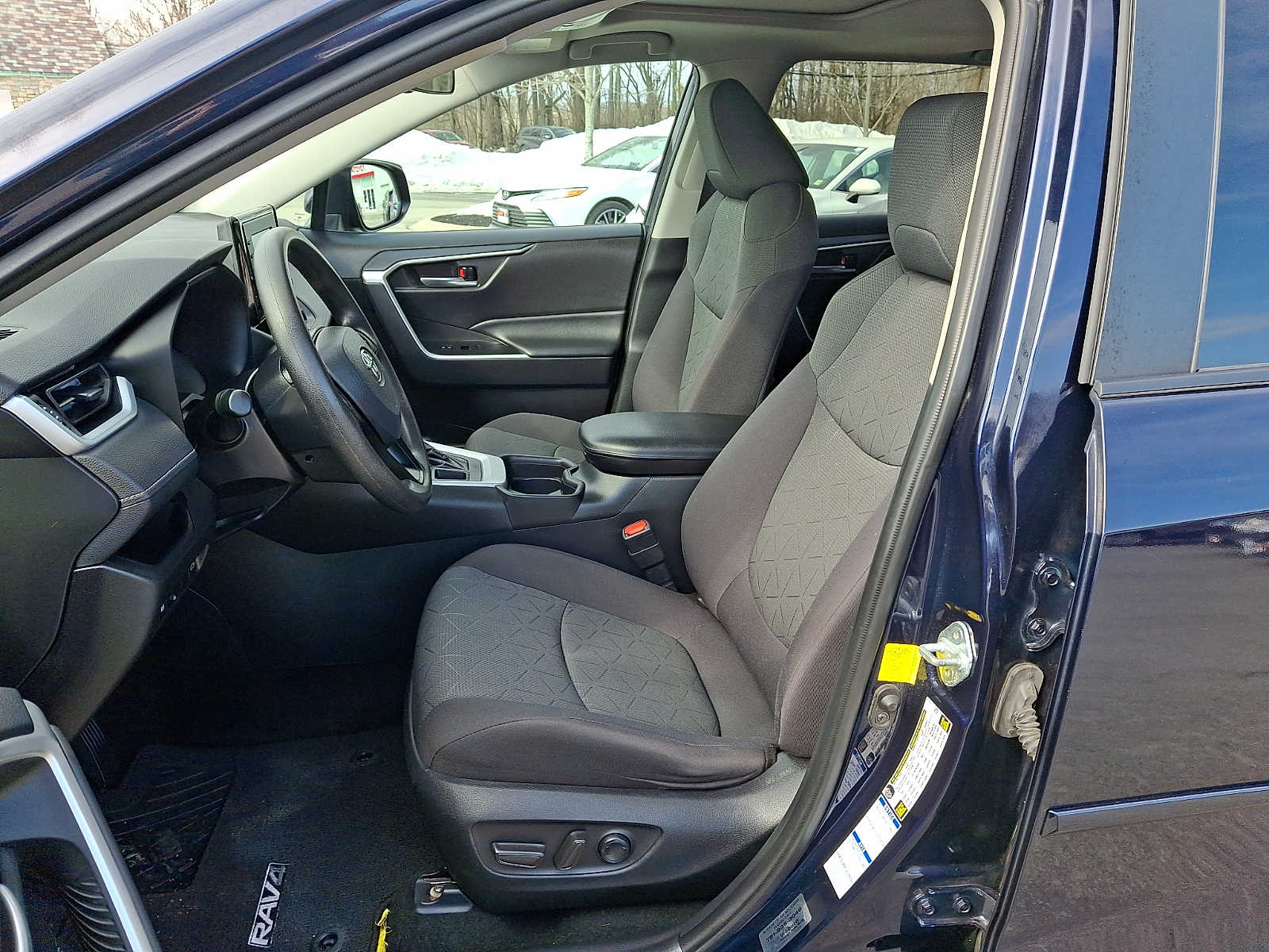 Thumbnail: 2021 Toyota RAV4 - 15