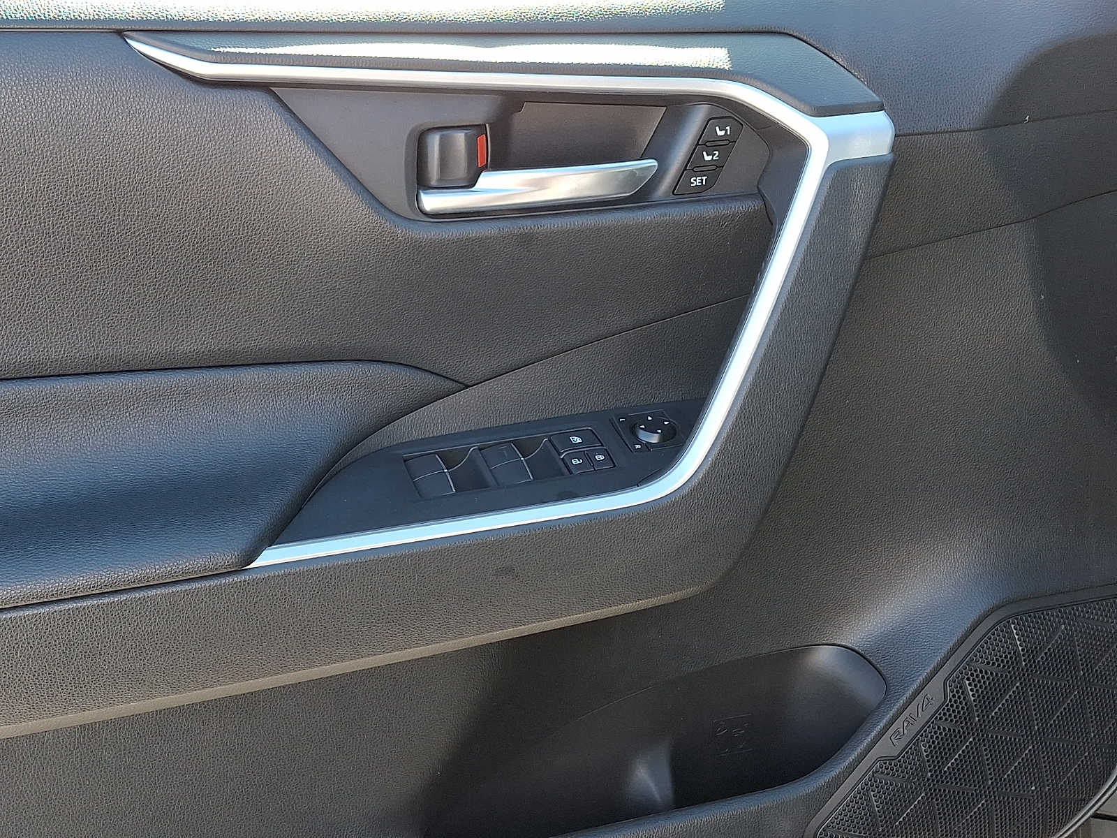 Thumbnail: 2021 Toyota RAV4 - 15