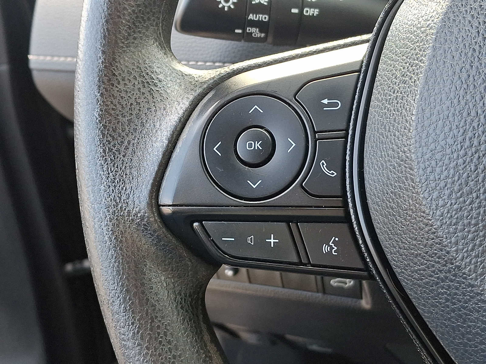 Thumbnail: 2021 Toyota RAV4 - 23