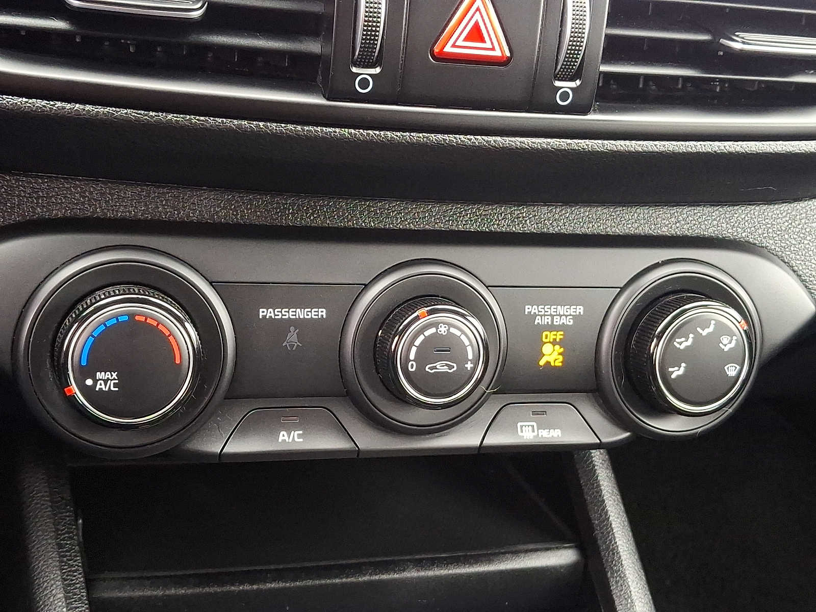 Thumbnail: 2023 Kia Forte - 16