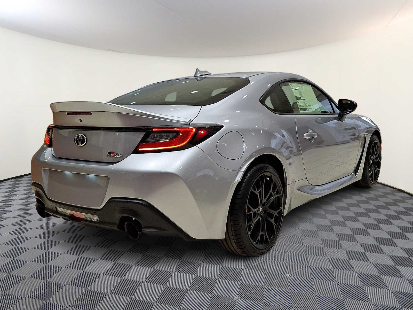 Thumbnail: 2025 Toyota GR86 - 4