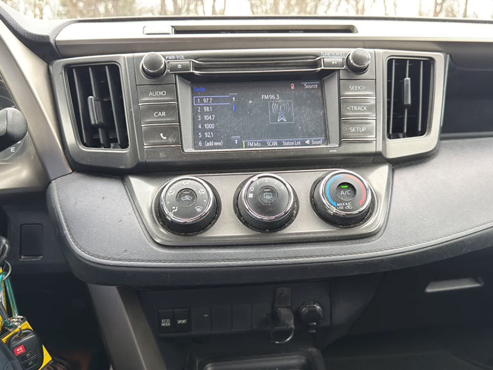 Thumbnail: 2015 Toyota RAV4 - 14