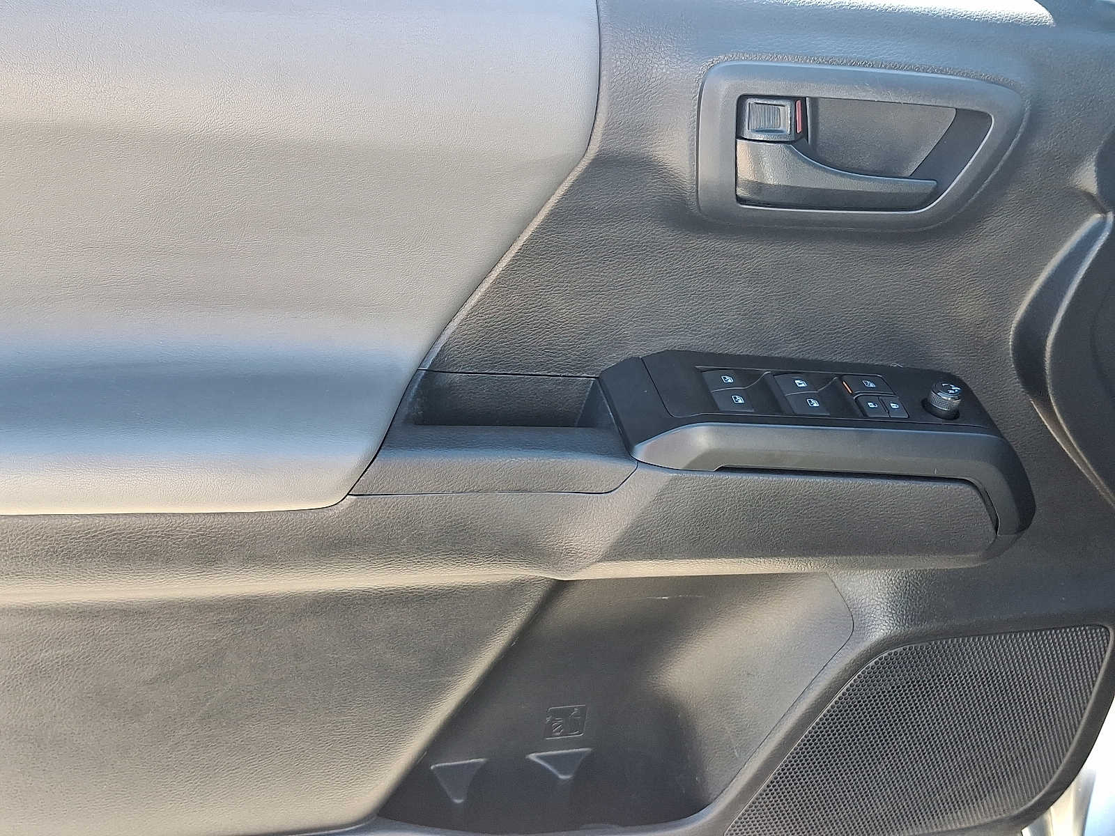 Thumbnail: 2022 Toyota Tacoma - 13