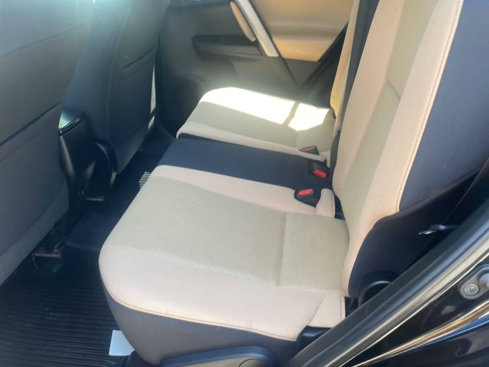 Thumbnail: 2018 Toyota RAV4 - 15
