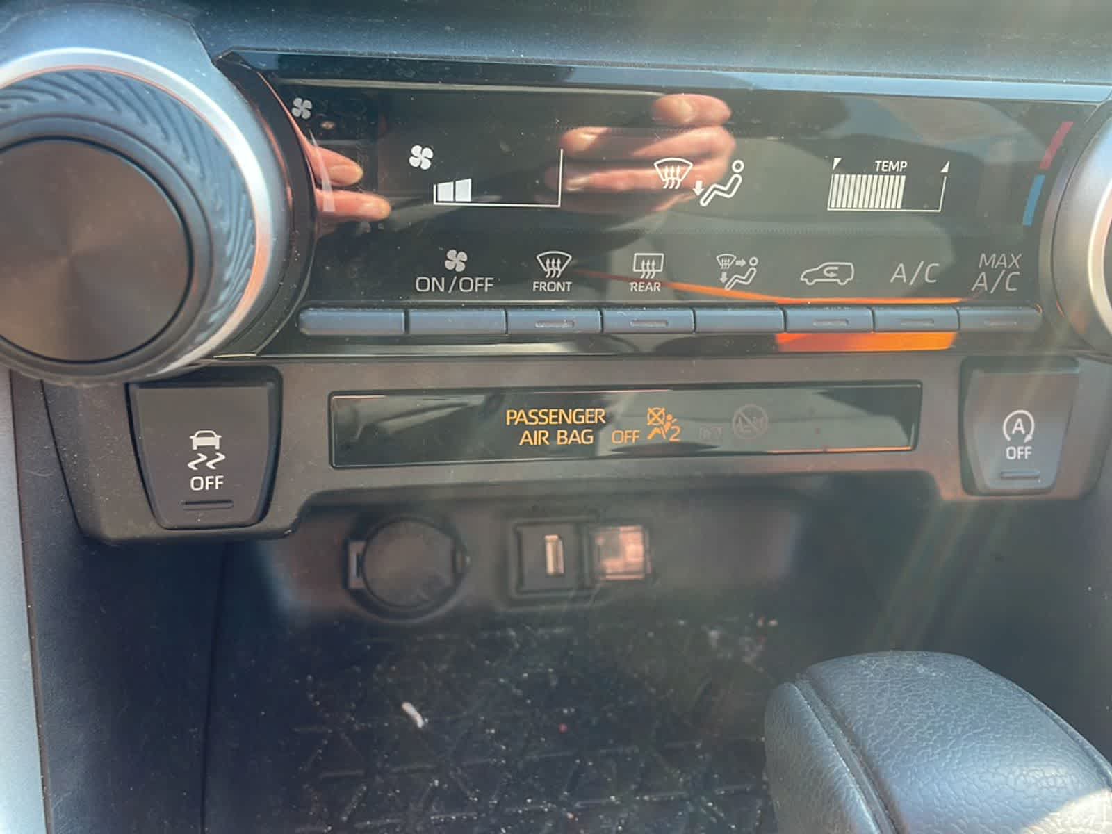 Thumbnail: 2022 Toyota RAV4 - 16