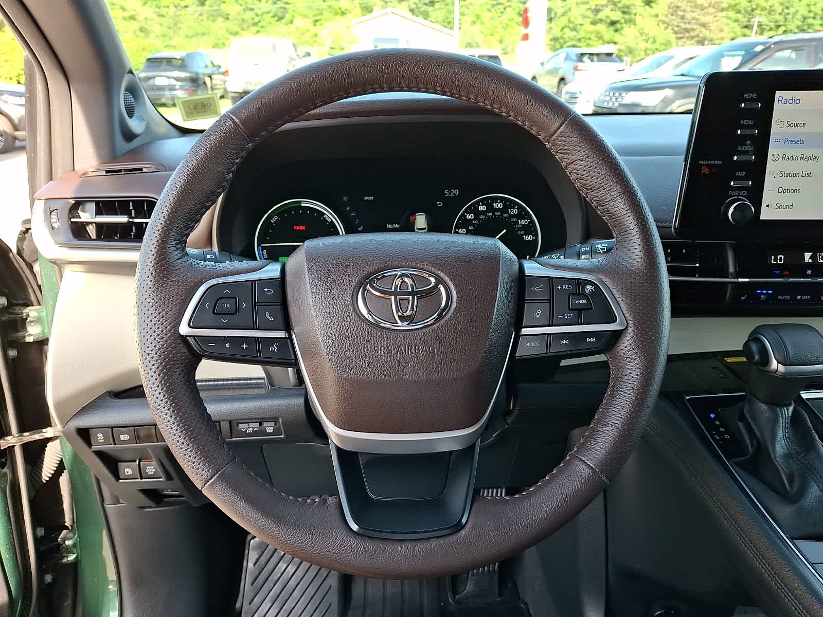 Thumbnail: 2023 Toyota Sienna - 24