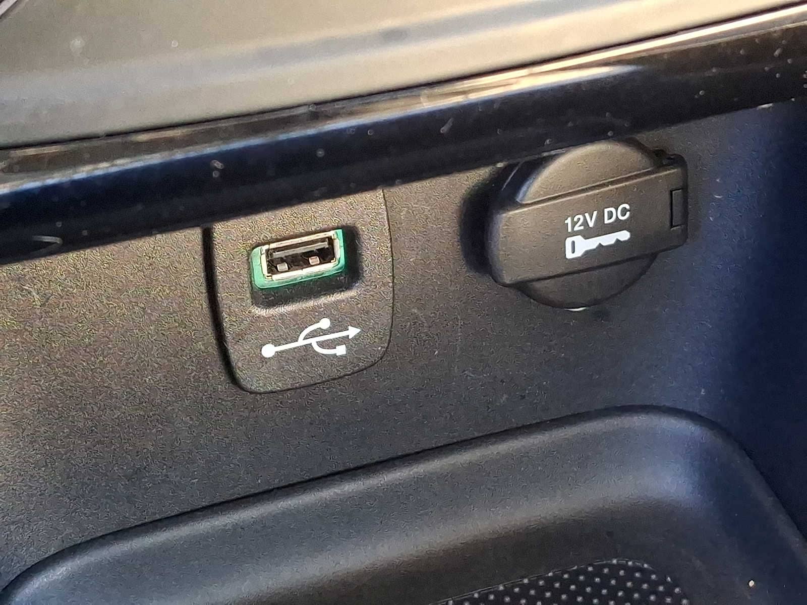 Thumbnail: 2012 Chrysler 200 - 25