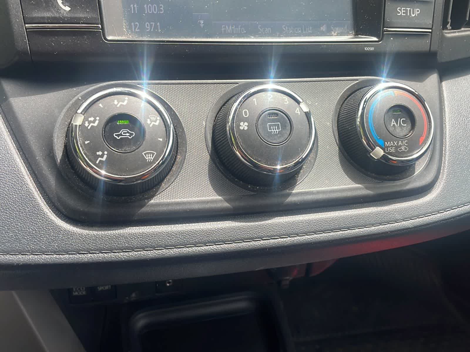 Thumbnail: 2018 Toyota RAV4 - 18